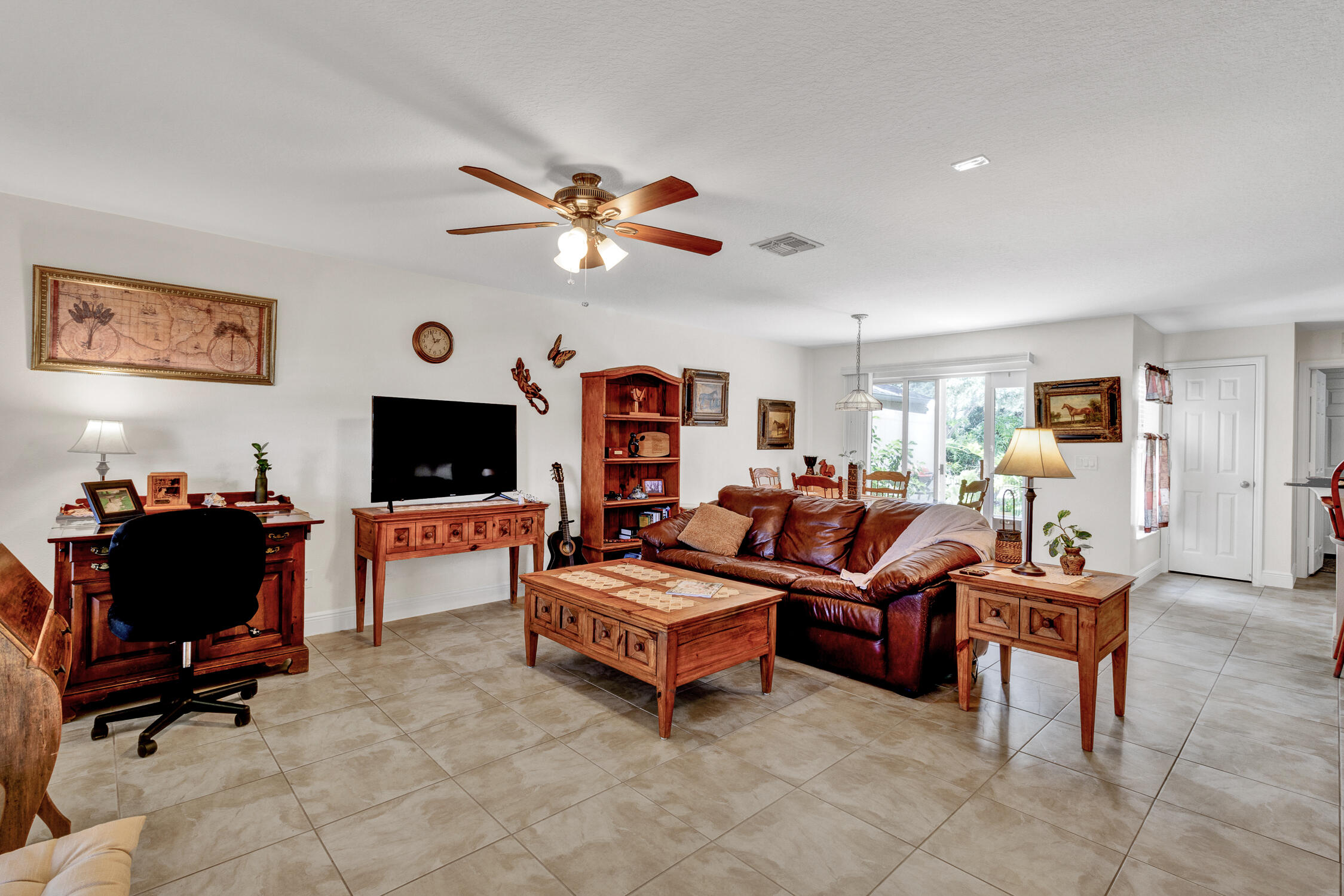 1660 Pointe W Way Property Photo 8