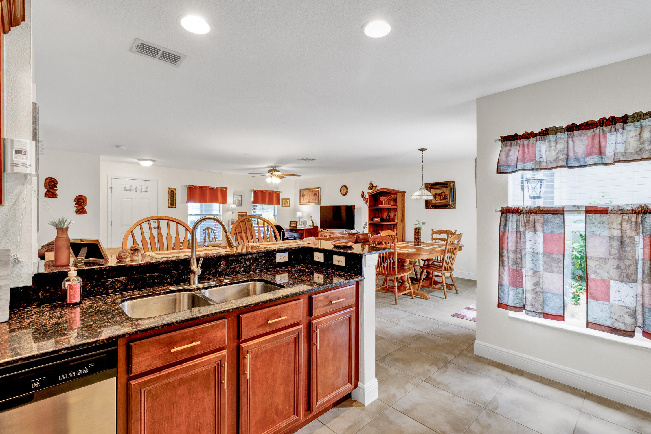 1660 Pointe W Way Property Photo 12