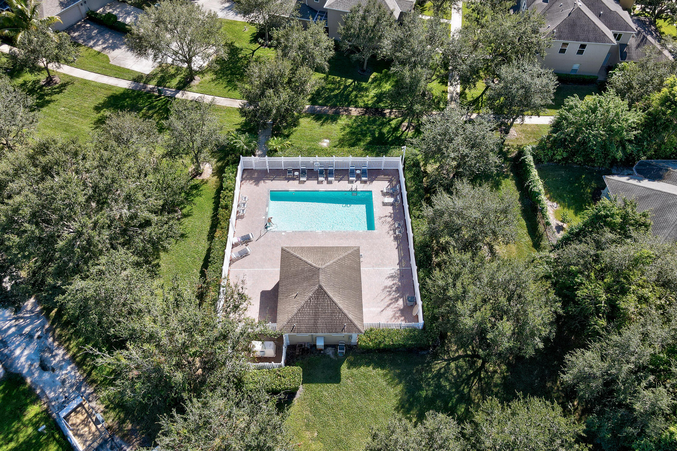 1660 Pointe W Way Property Photo 36
