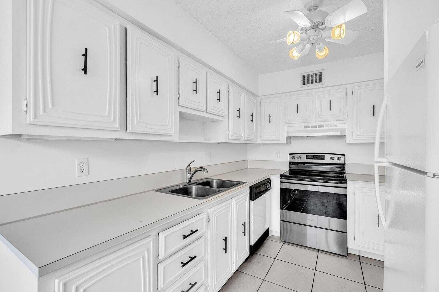 13721 Flora Place D Property Photo 27
