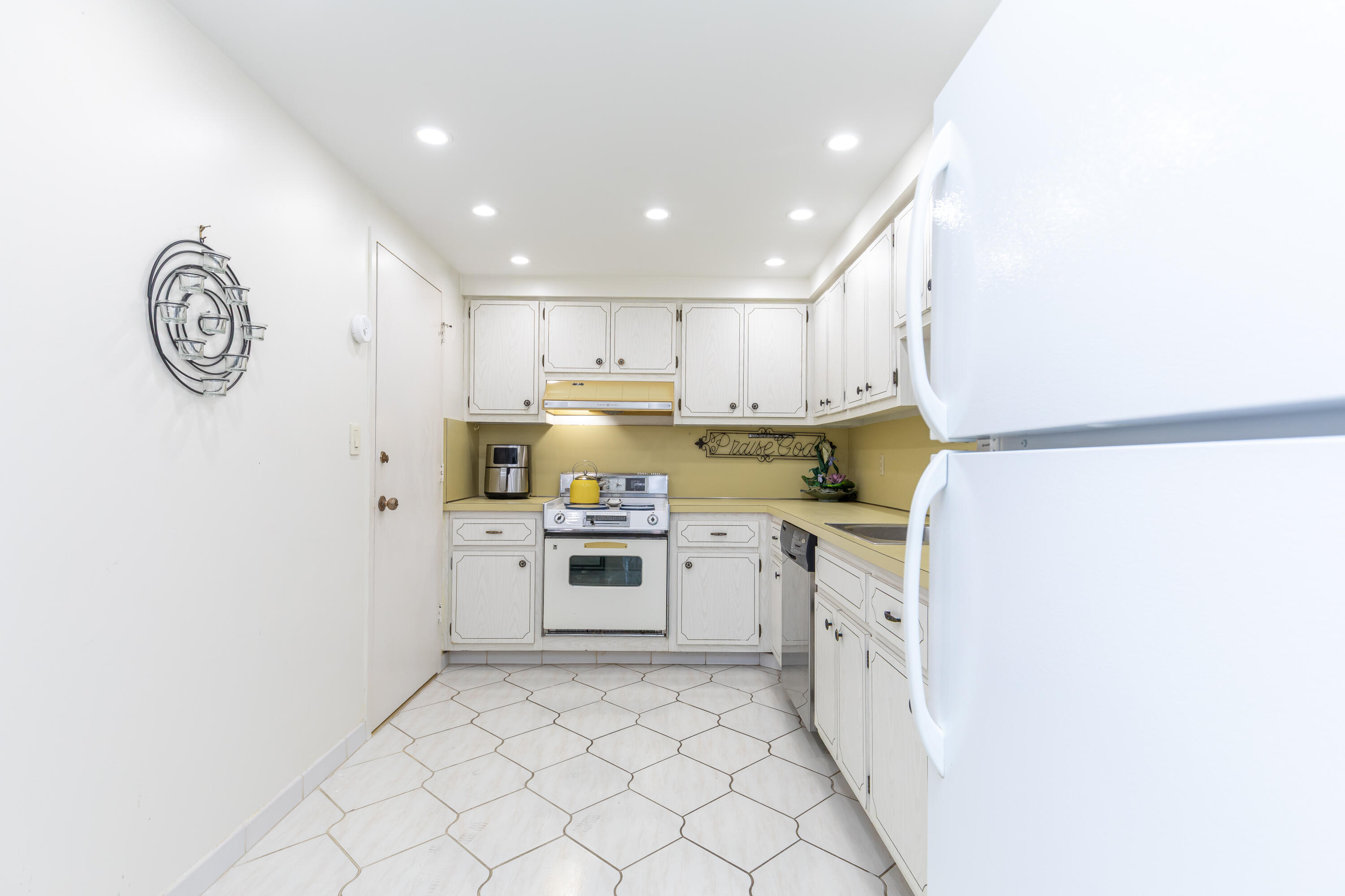 405 N Ocean Boulevard 815 Property Photo 12
