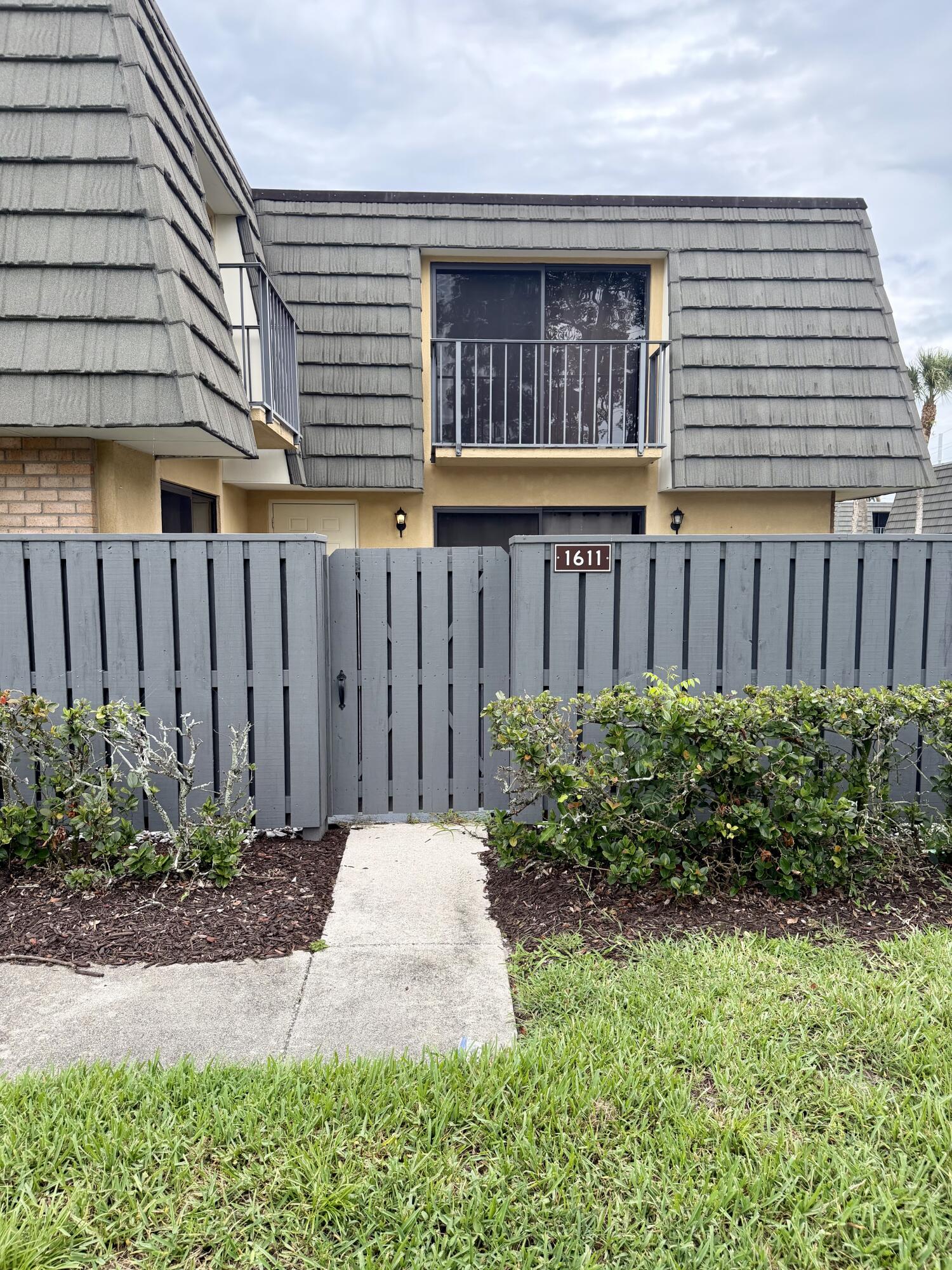 1611 16th Way Property Photo 1