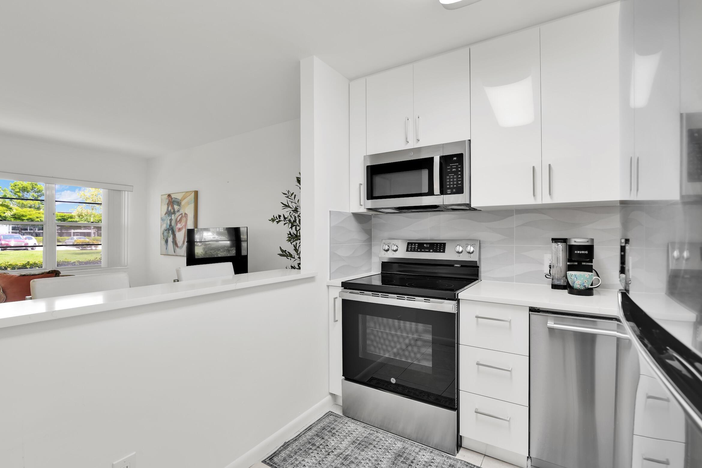 175 Fanshaw E Property Photo 1