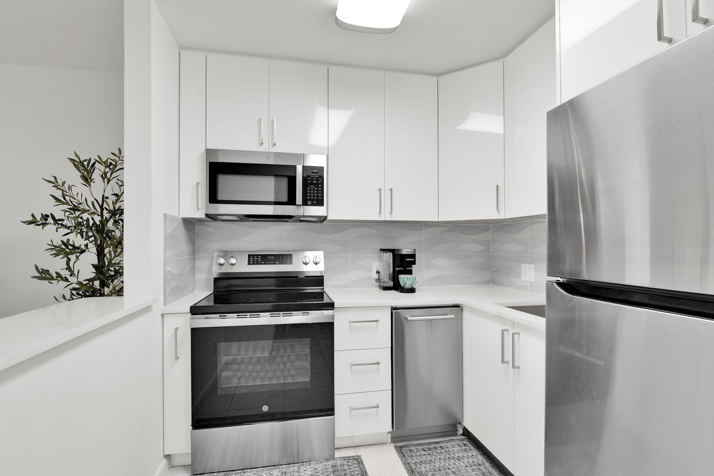 175 Fanshaw E Property Photo 2