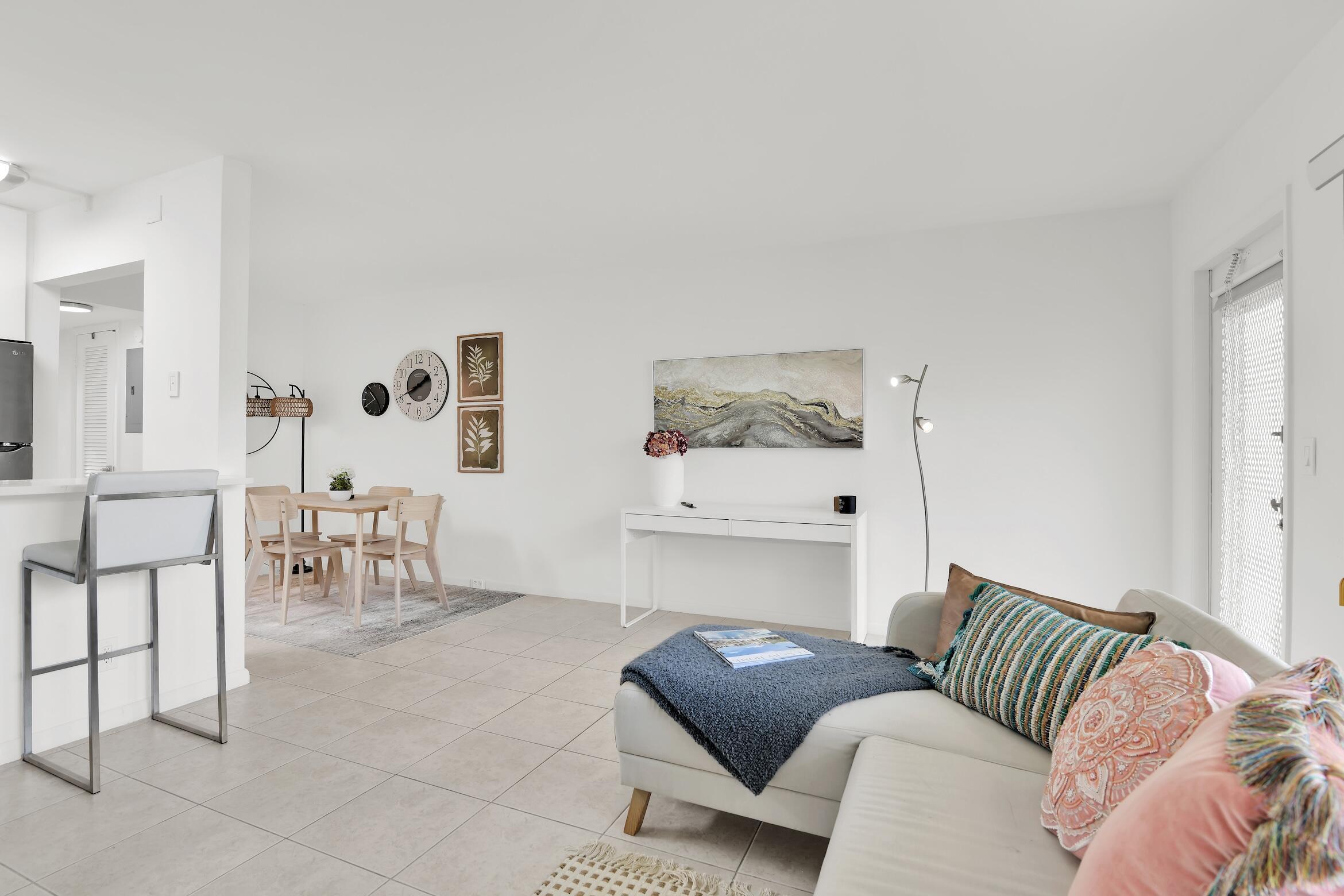 175 Fanshaw E Property Photo 7