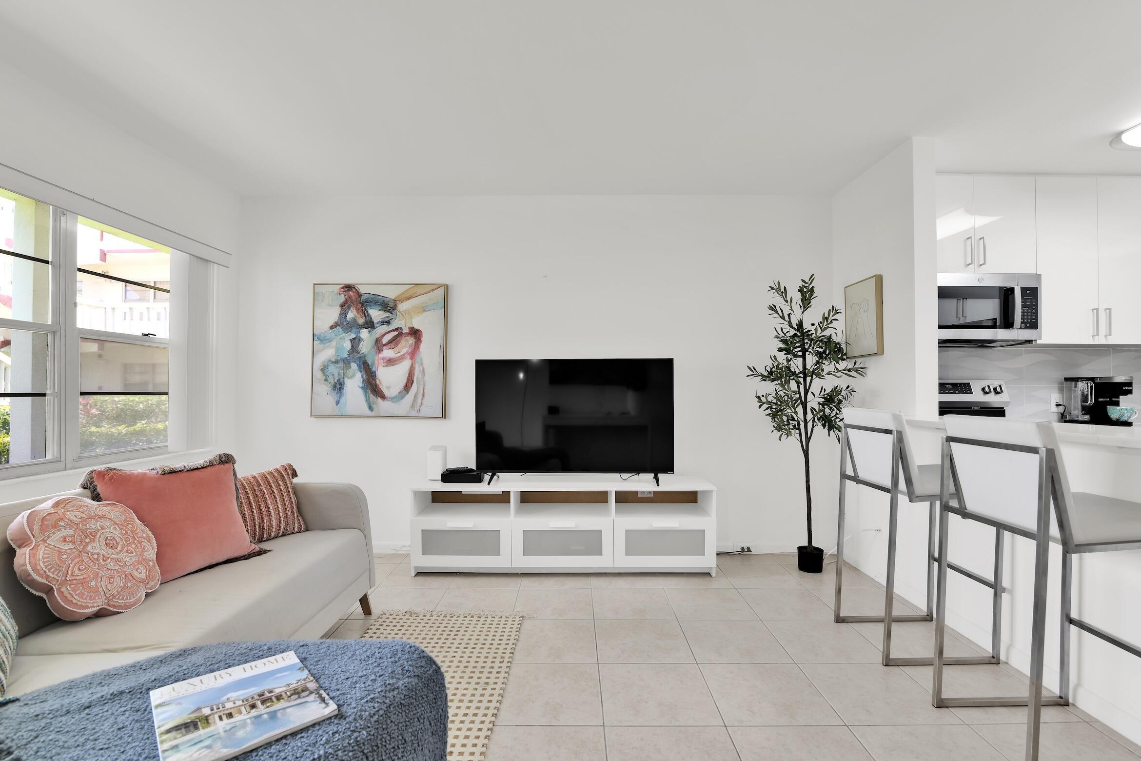 175 Fanshaw E Property Photo 9