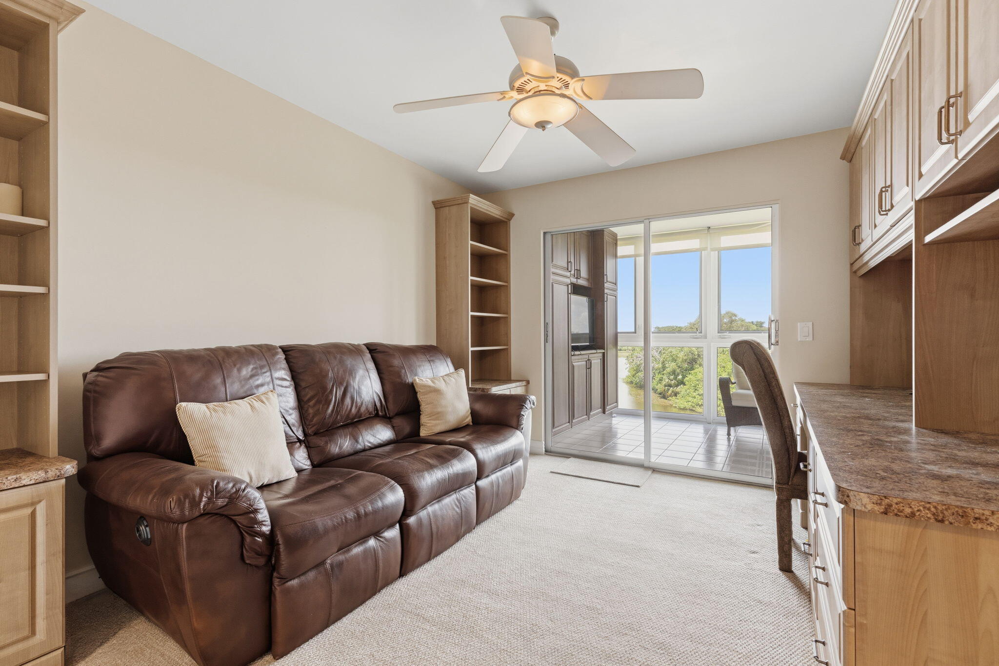4037 Ainslie C Property Photo 14