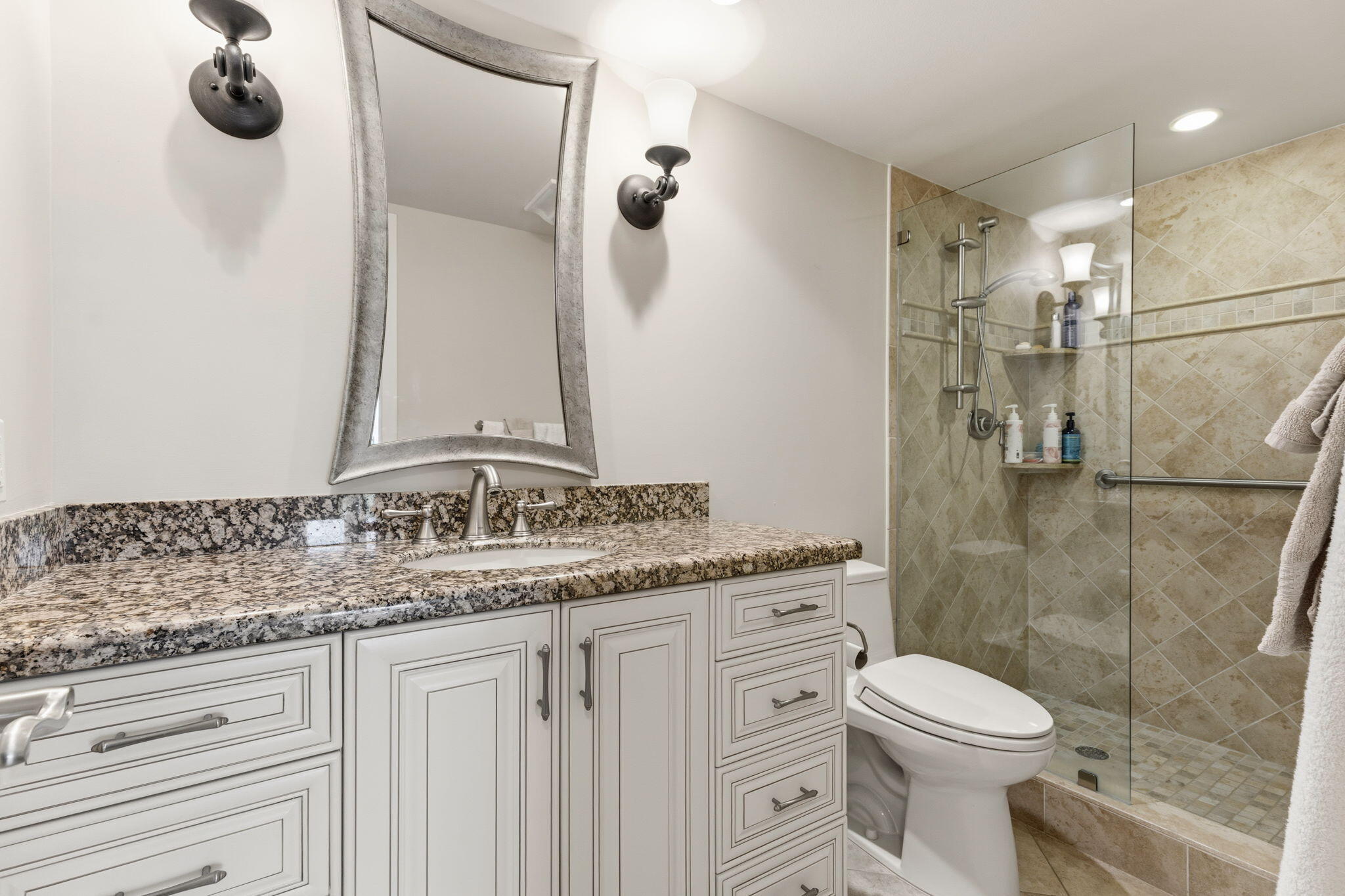 4037 Ainslie C Property Photo 16