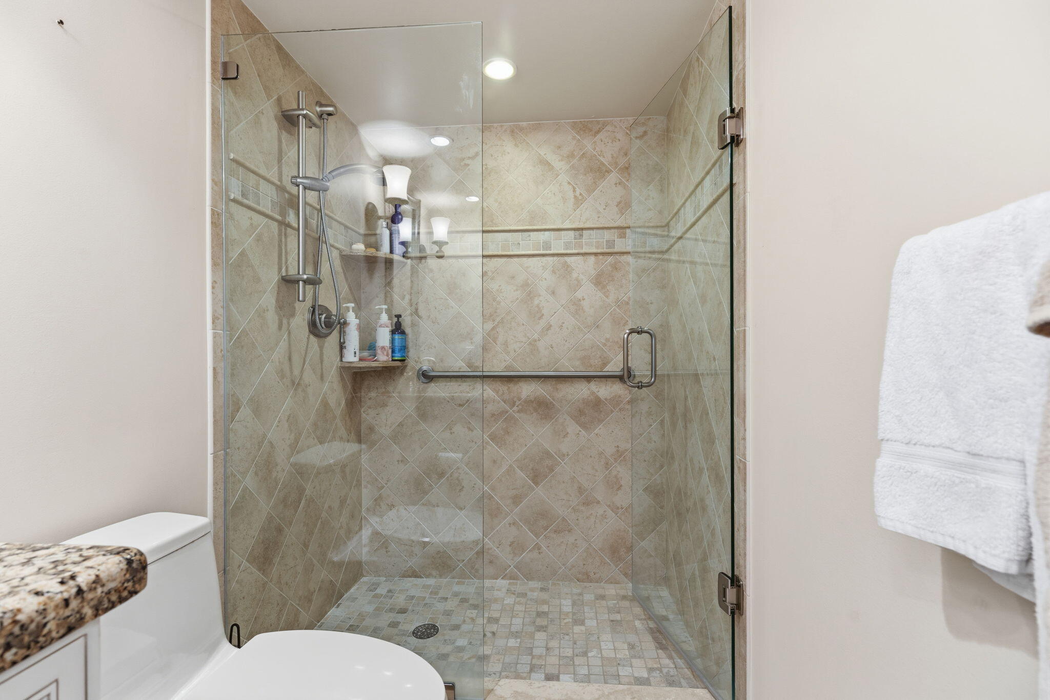 4037 Ainslie C Property Photo 17