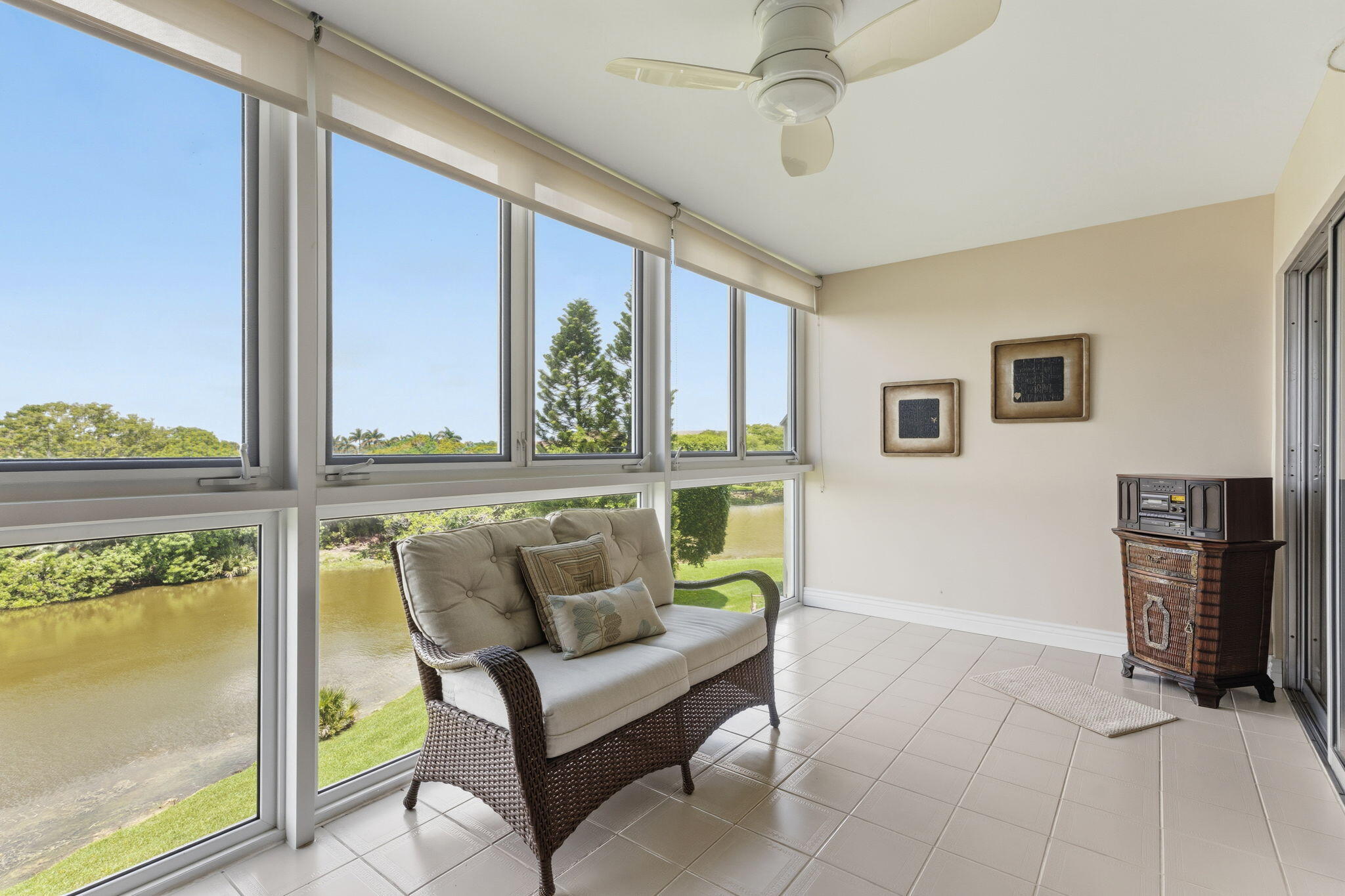 4037 Ainslie C Property Photo 18