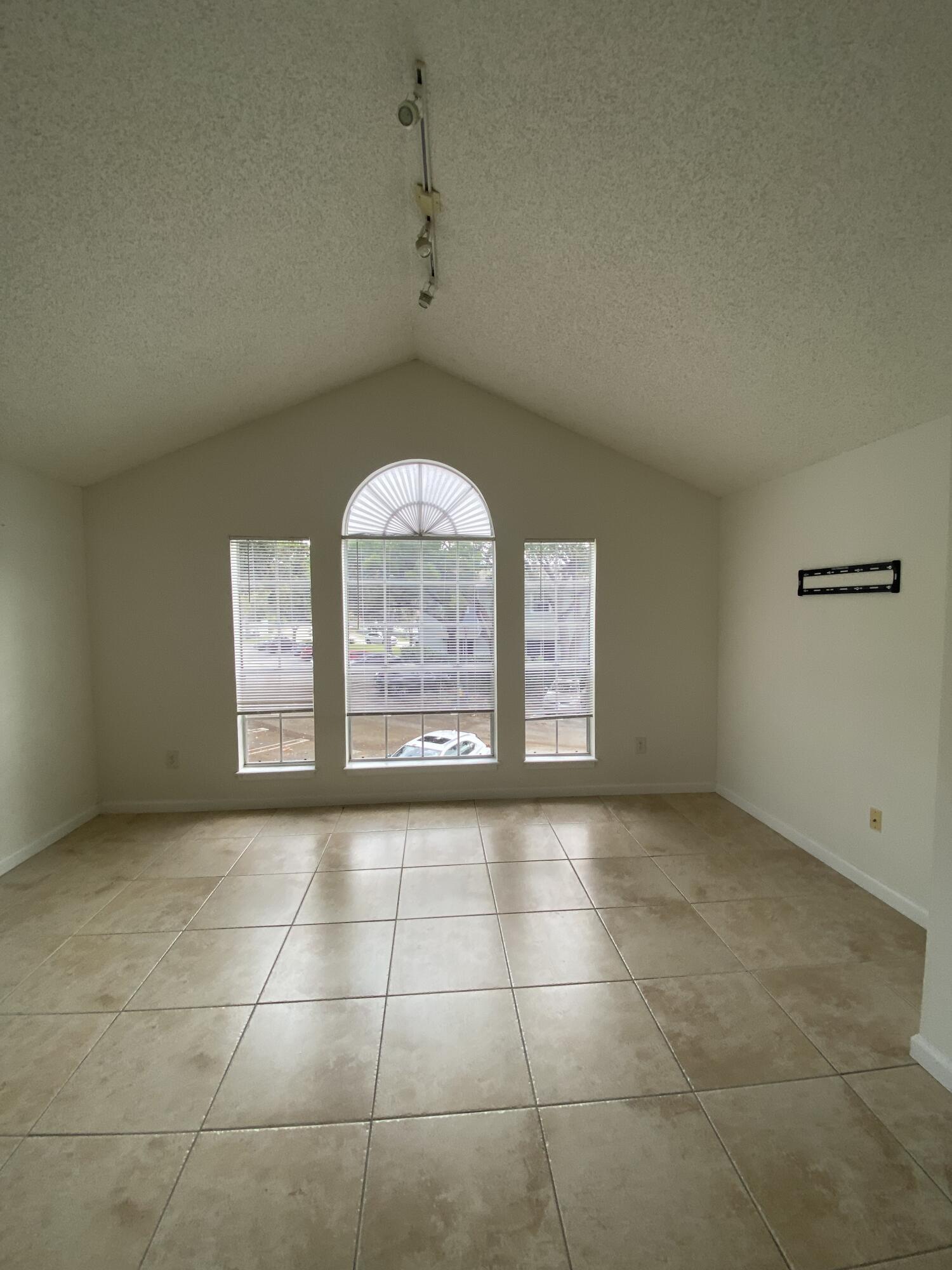 1020 Crystal Way H Property Photo 4