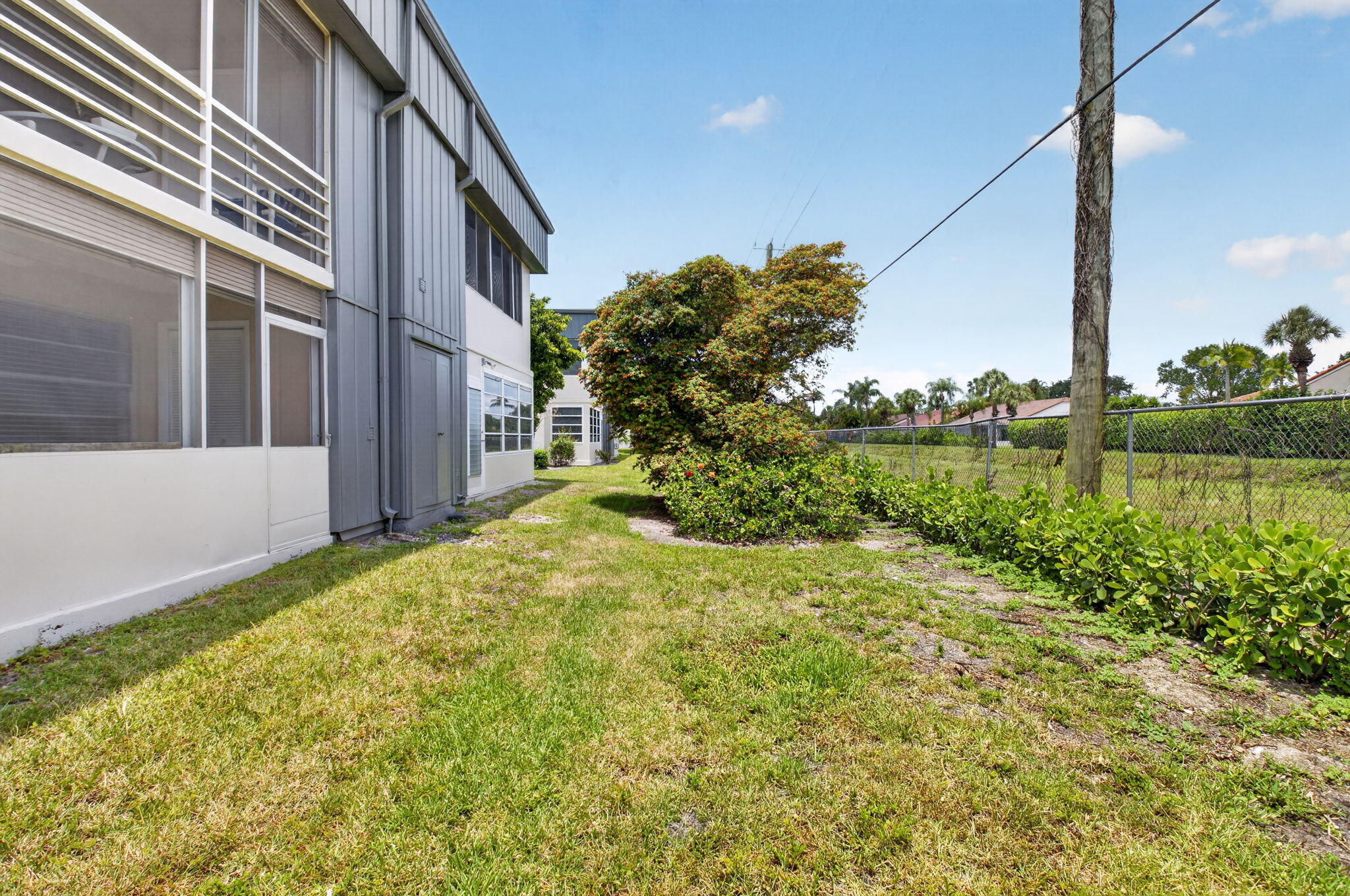 200 Normandy E 200 Property Photo 25