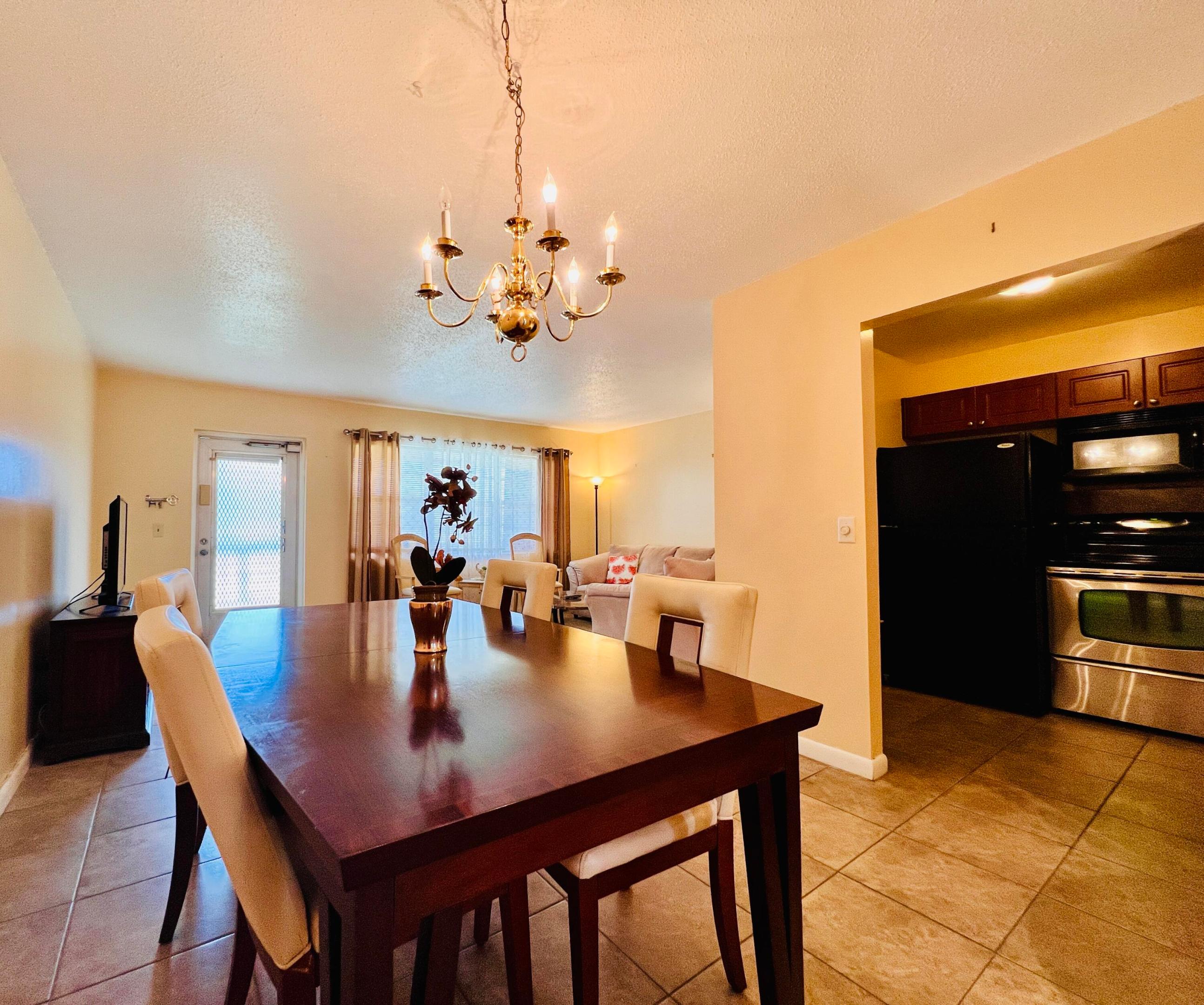 142 Cambridge F Property Photo 3
