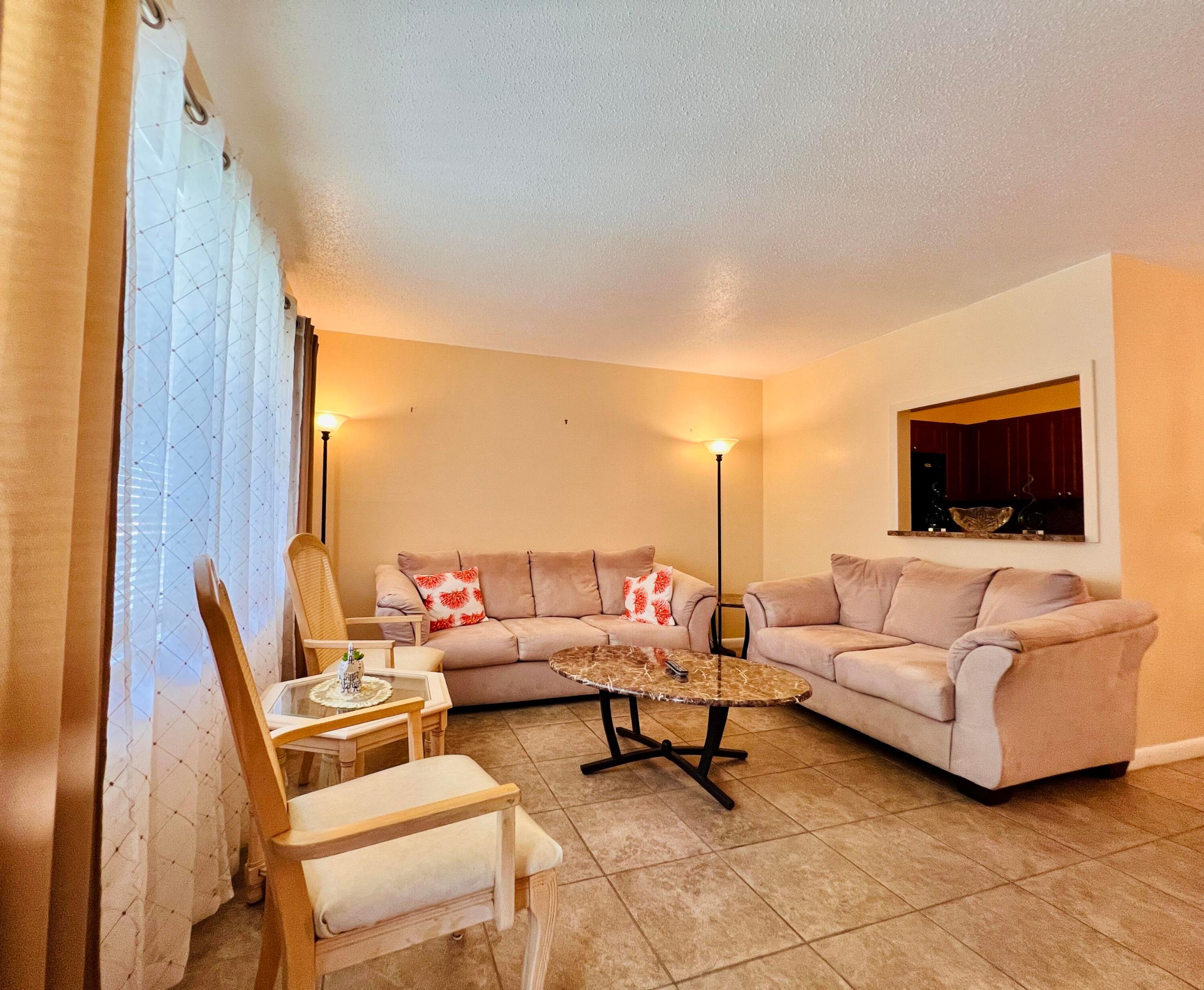 142 Cambridge F Property Photo 4