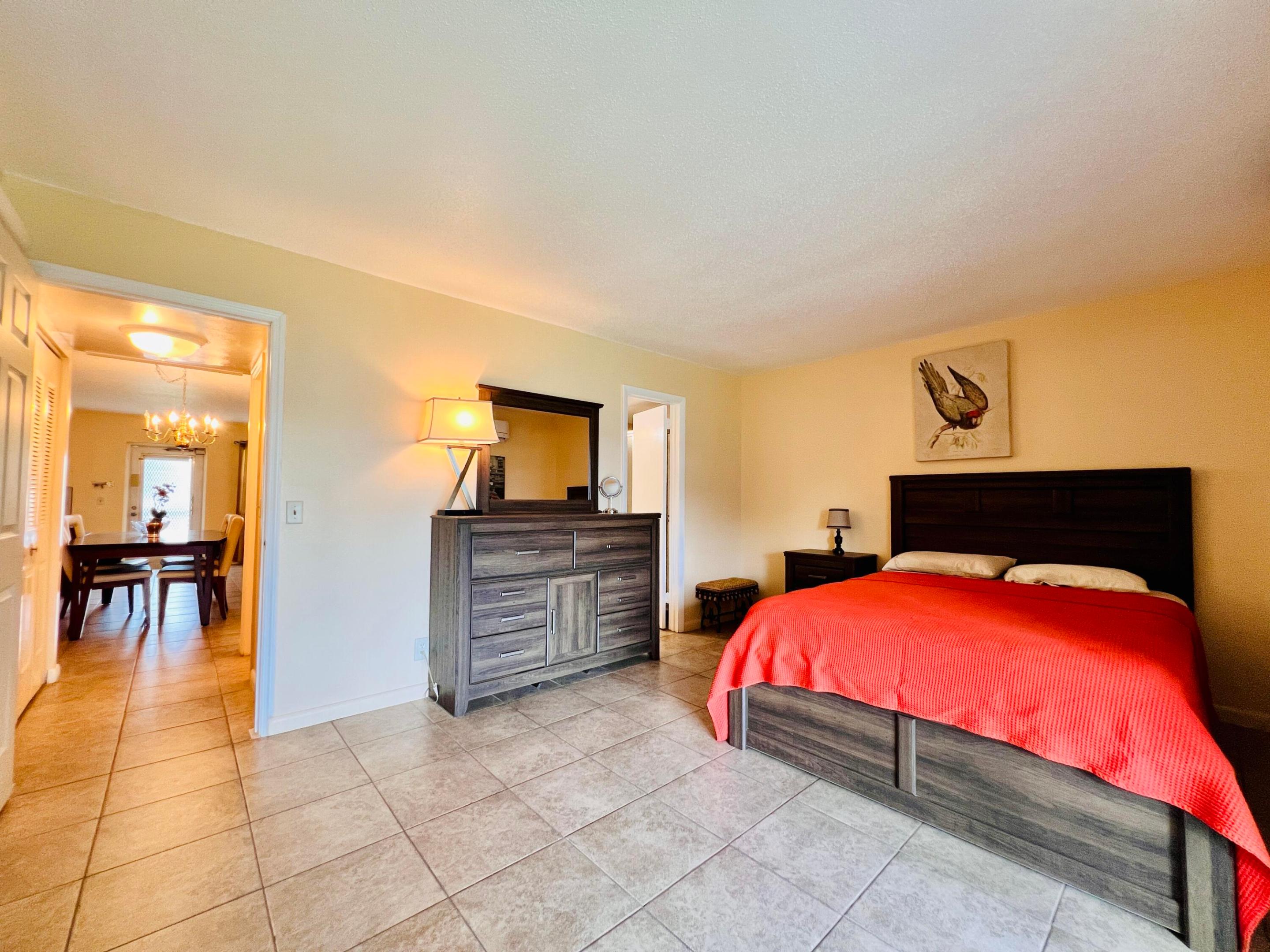 142 Cambridge F Property Photo 8