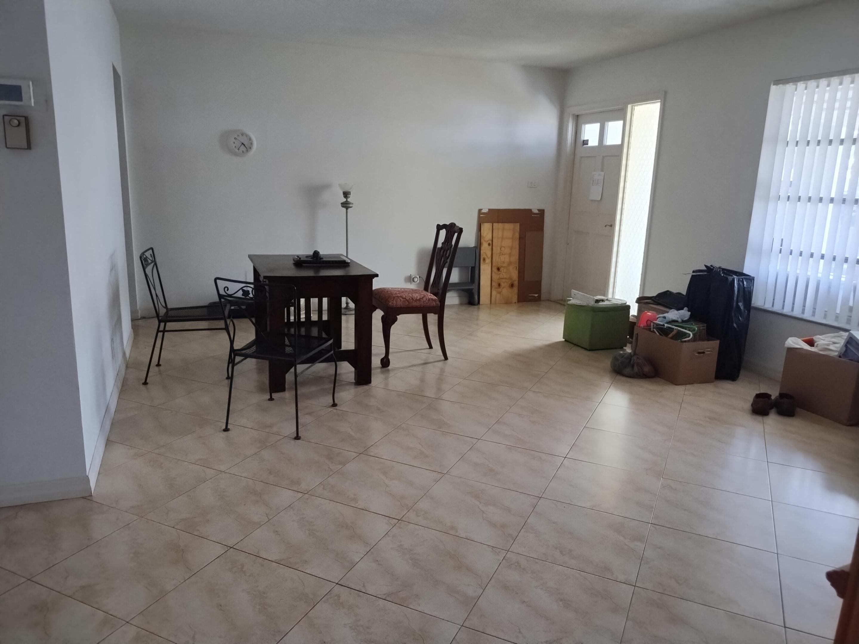 6810 Nw 75th Street Property Photo 6