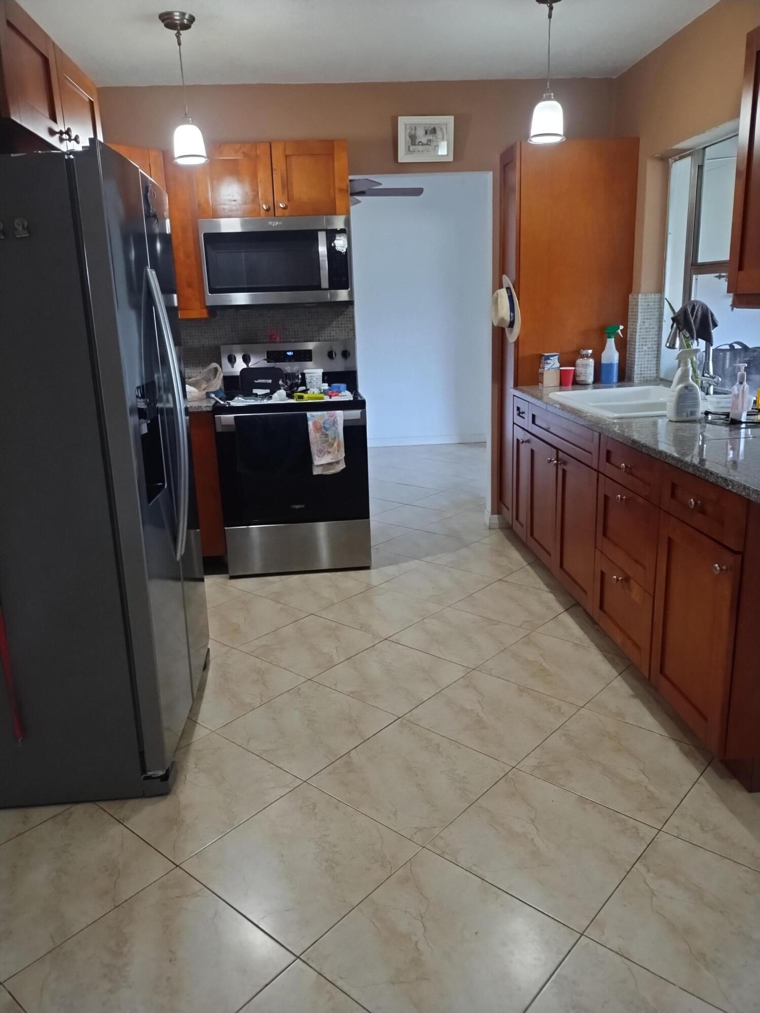 6810 Nw 75th Street Property Photo 10
