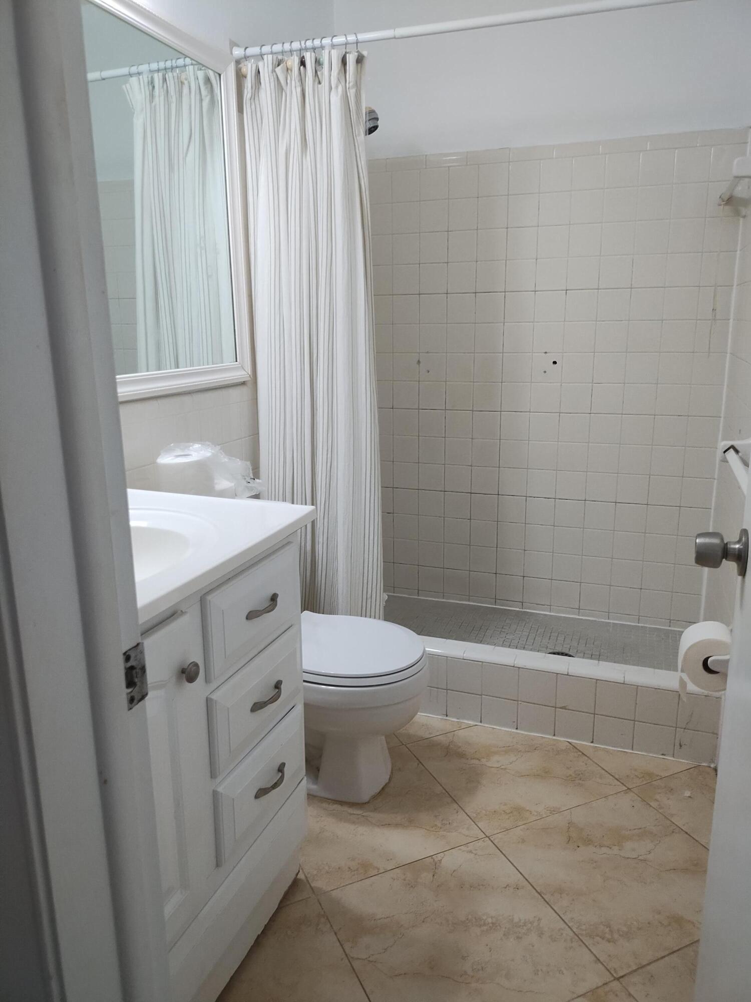 6810 Nw 75th Street Property Photo 12