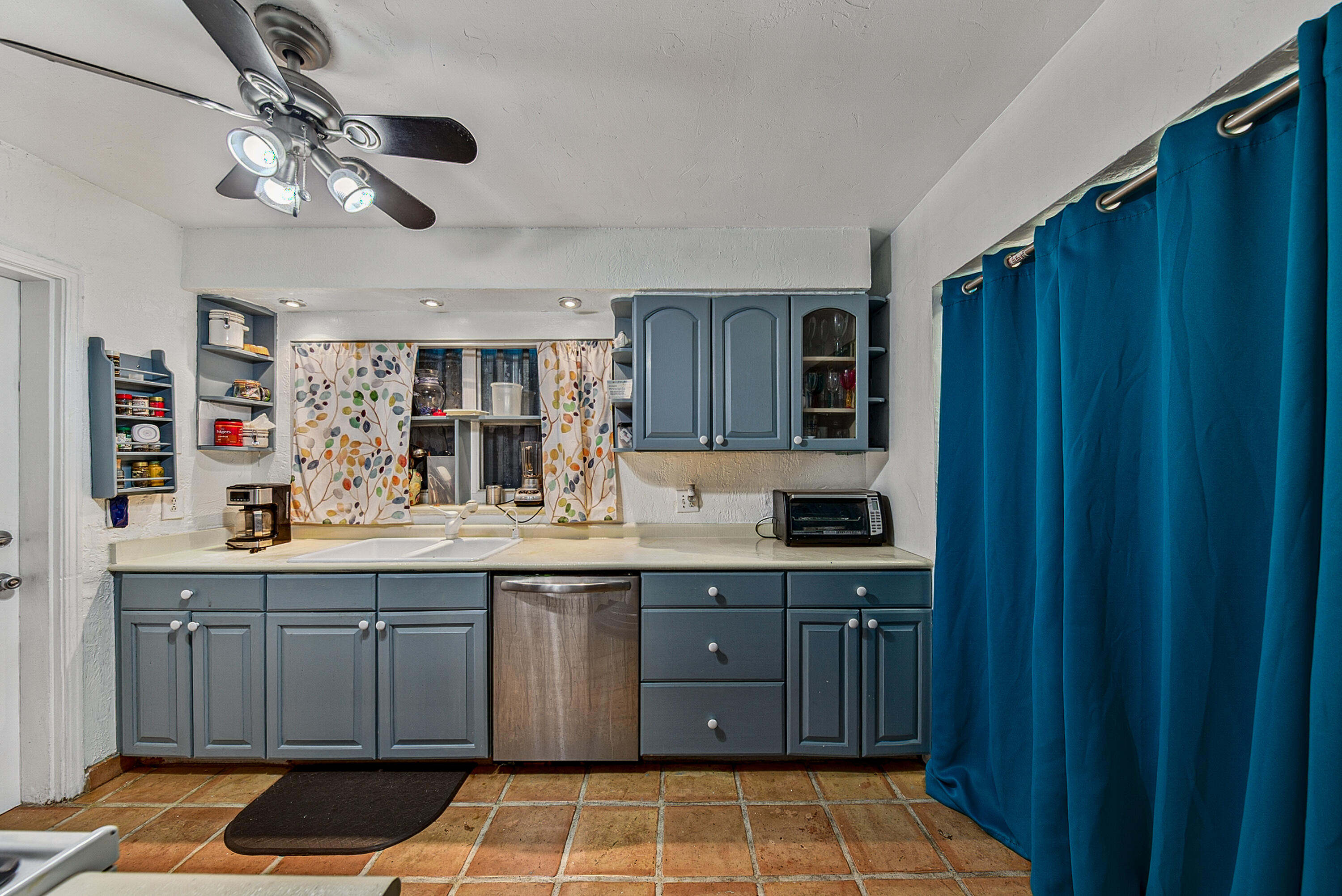 2318 N Ocean Boulevard Property Photo 5