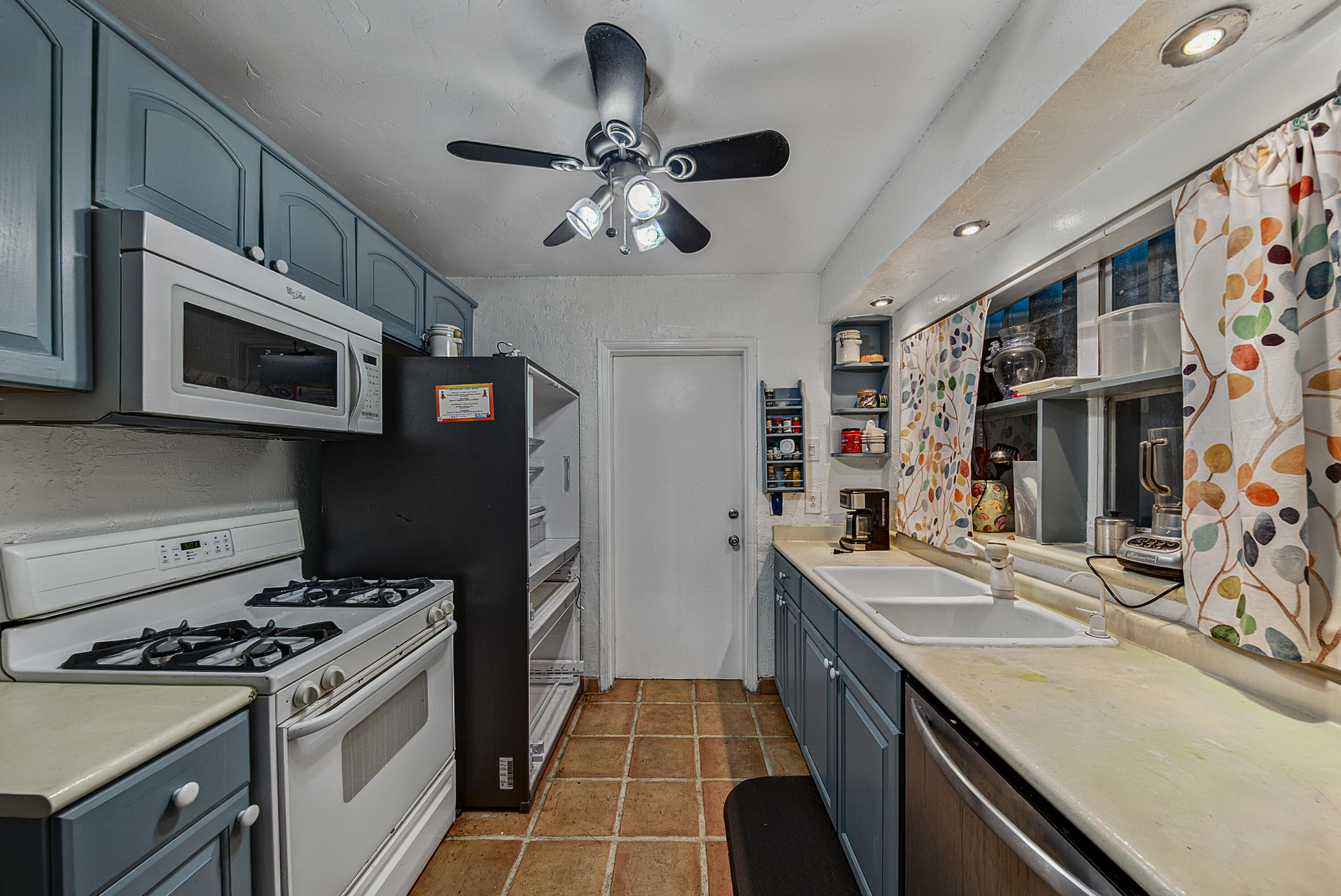 2318 N Ocean Boulevard Property Photo 6