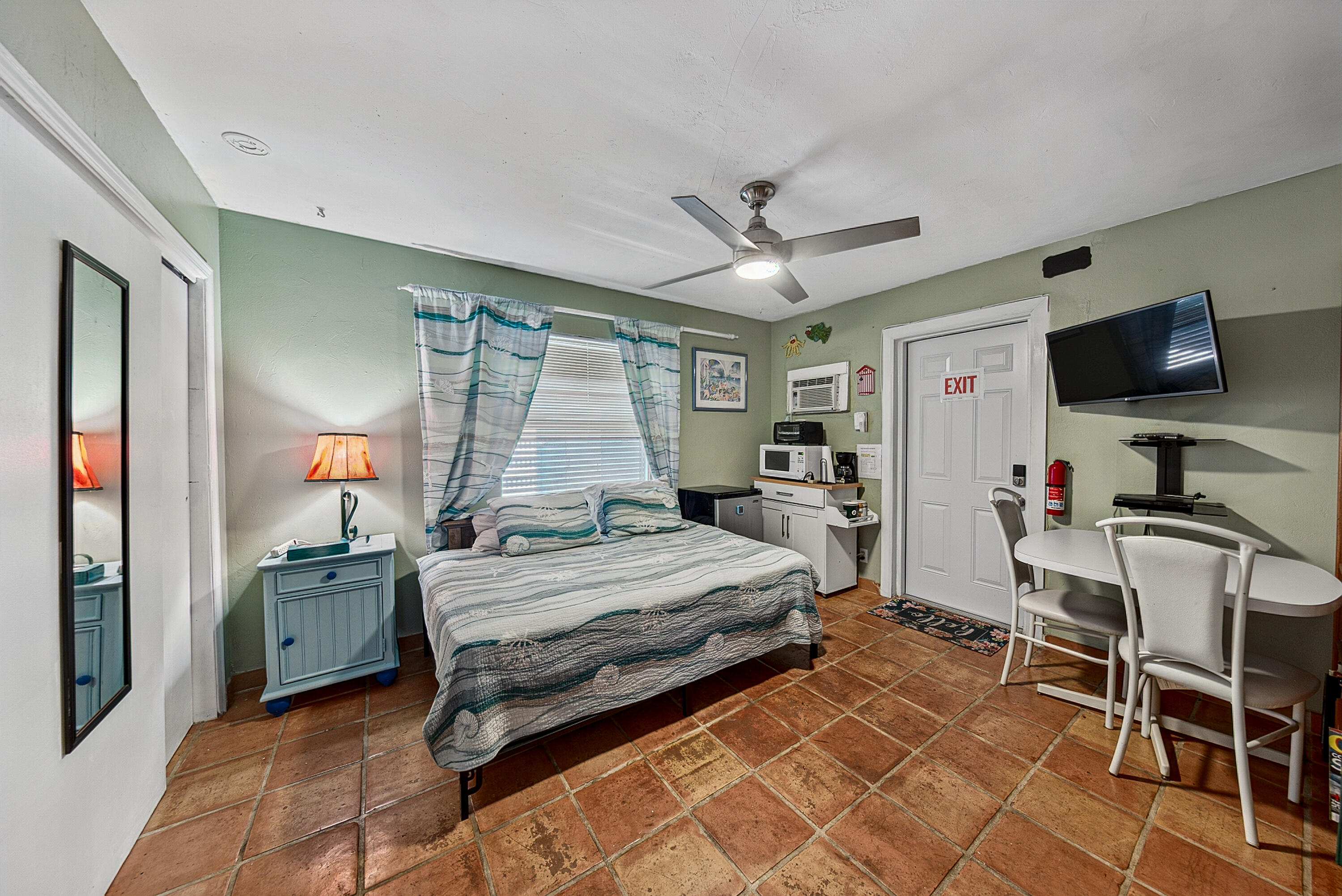 2318 N Ocean Boulevard Property Photo 10