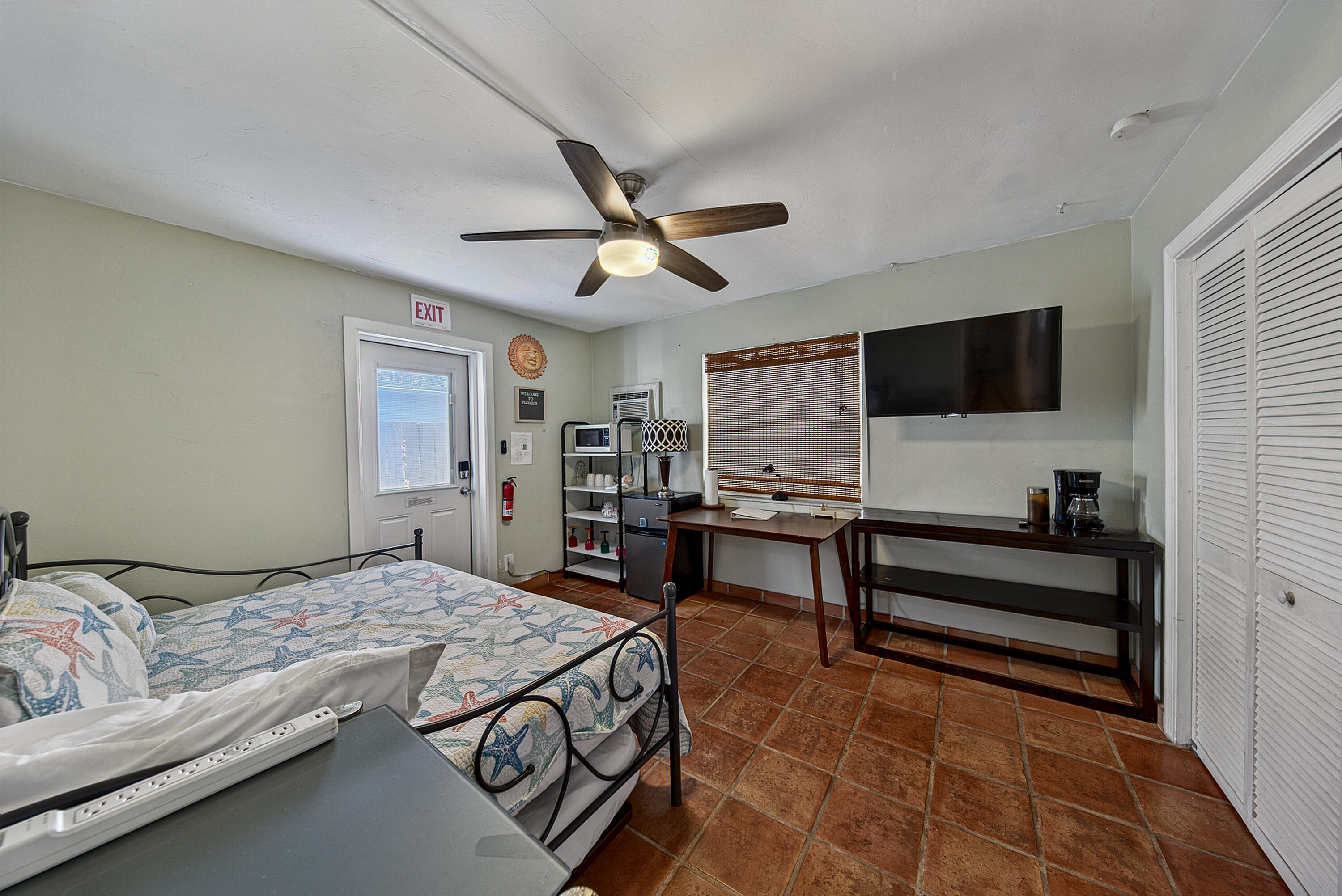 2318 N Ocean Boulevard Property Photo 13