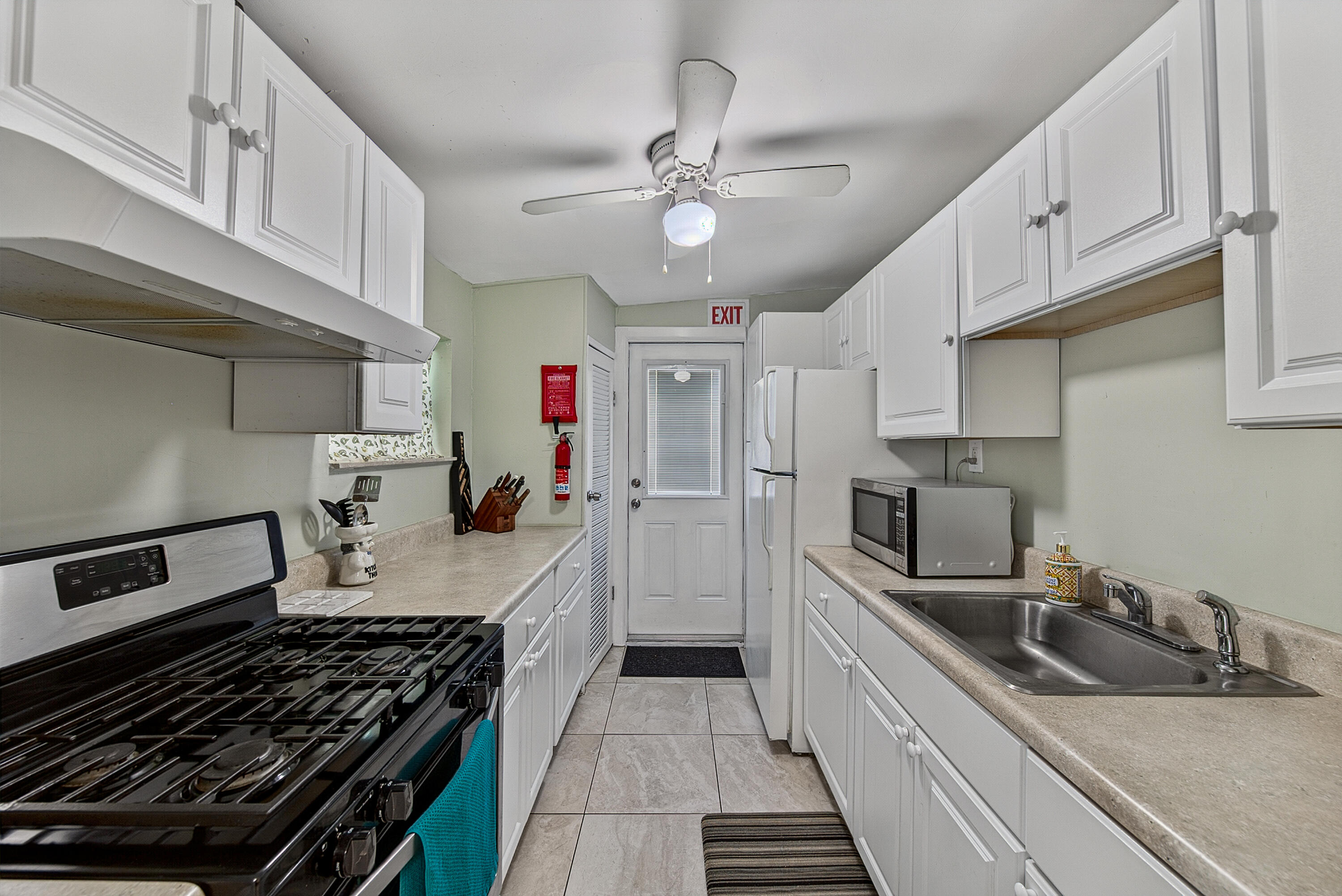 2318 N Ocean Boulevard Property Photo 19