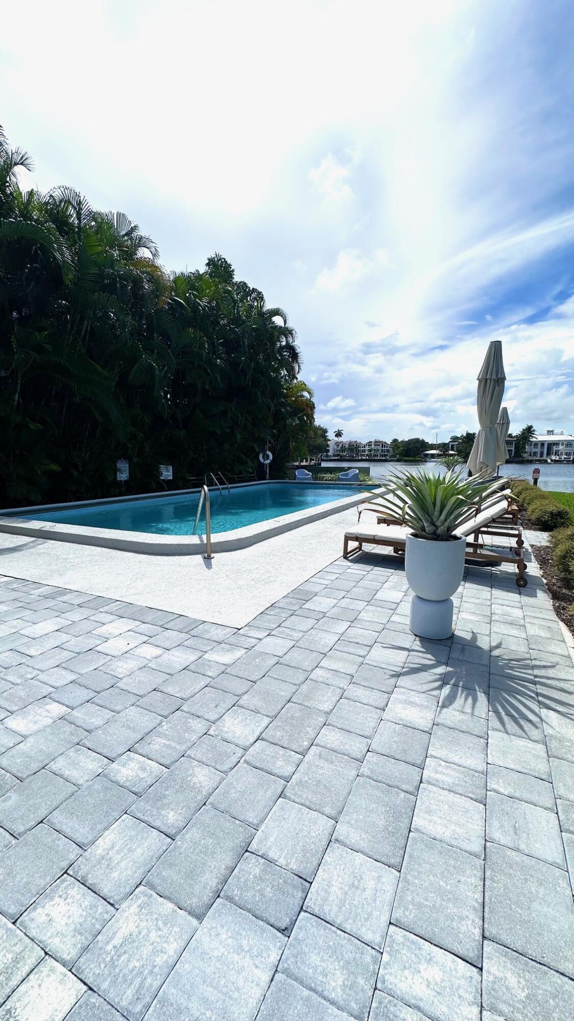 414 Seasage Drive 0030 Property Photo 6