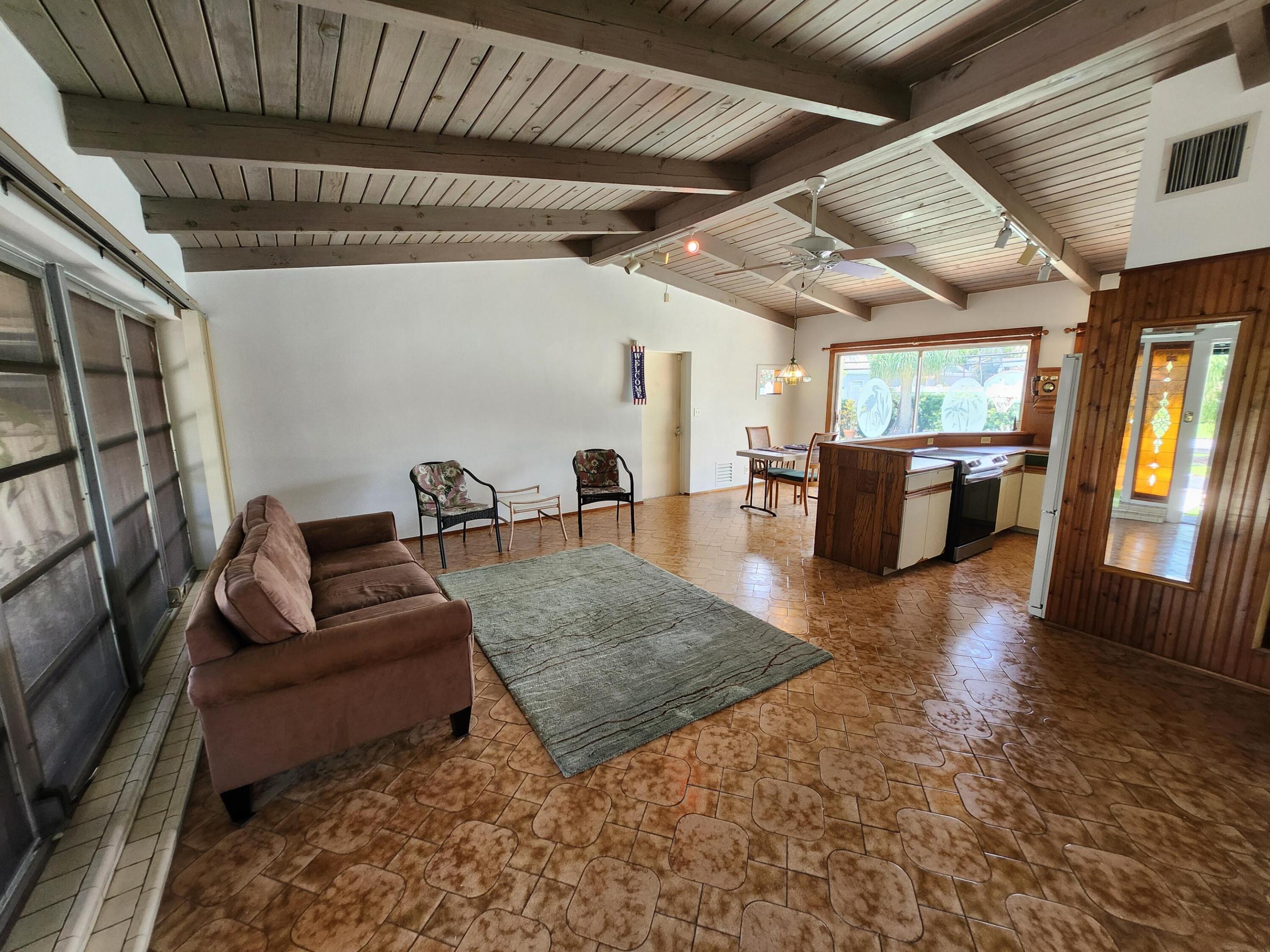 111 Se 7th Street Property Photo 4