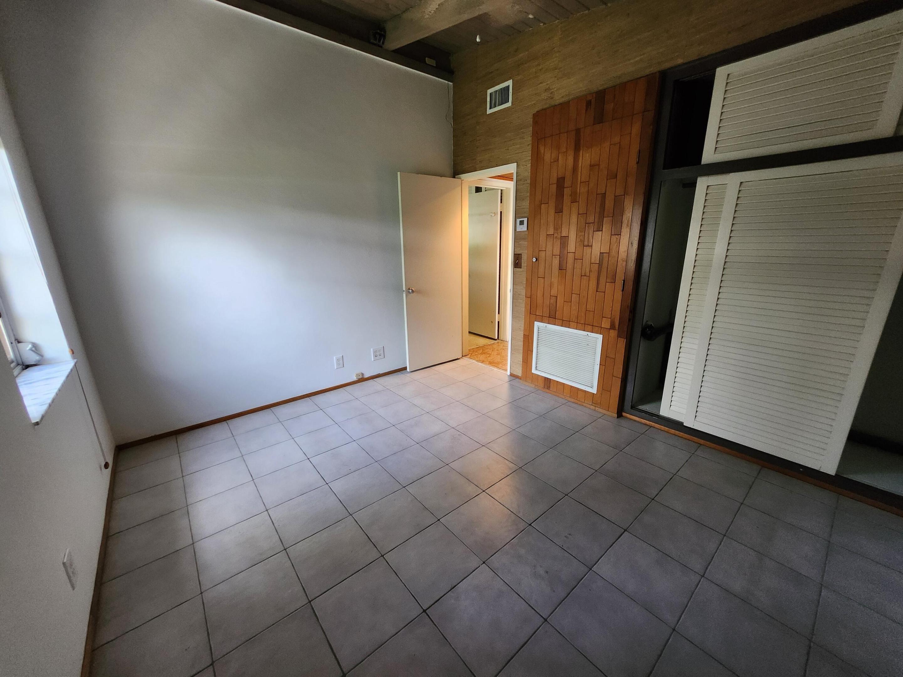 111 Se 7th Street Property Photo 43