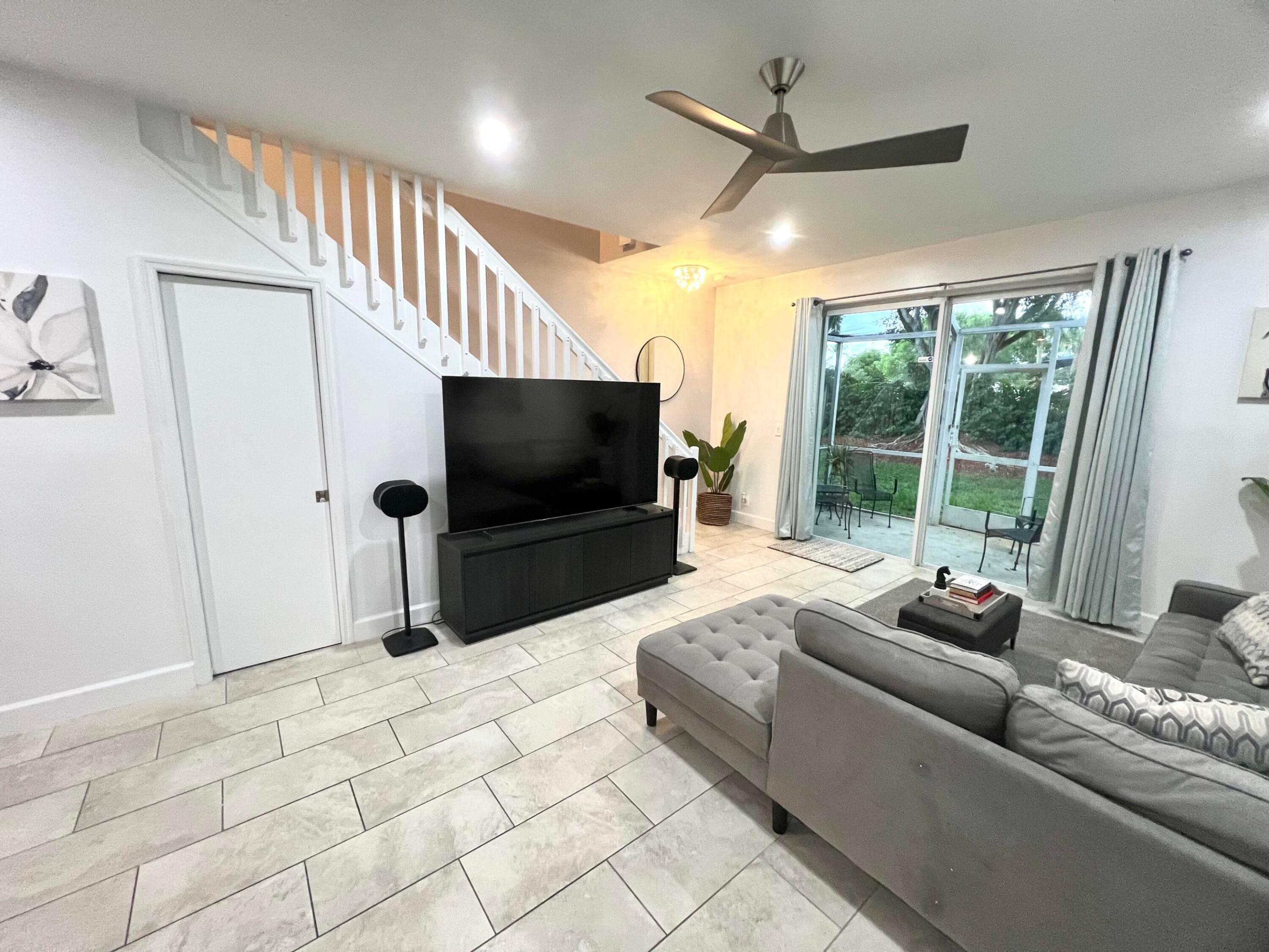 2046 Madeira Drive Property Photo 2