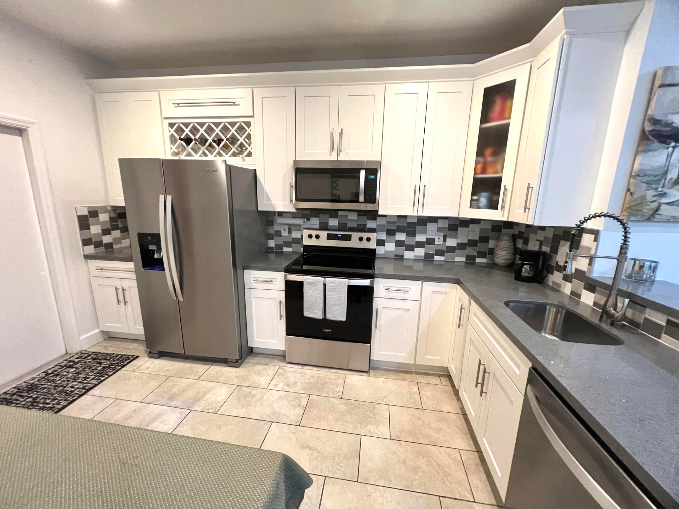 2046 Madeira Drive Property Photo 6