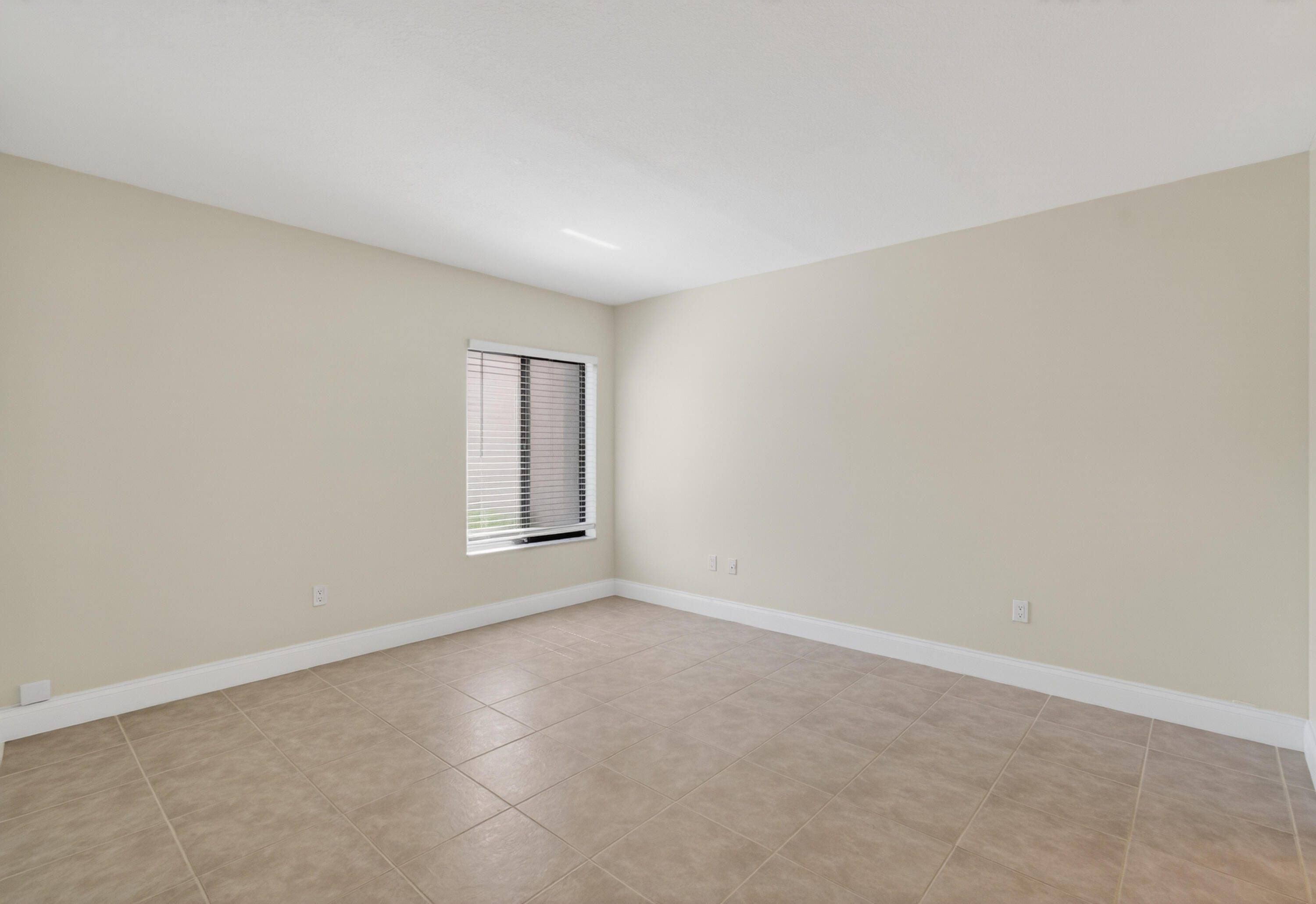 351 Club Circle 101 Property Photo 37