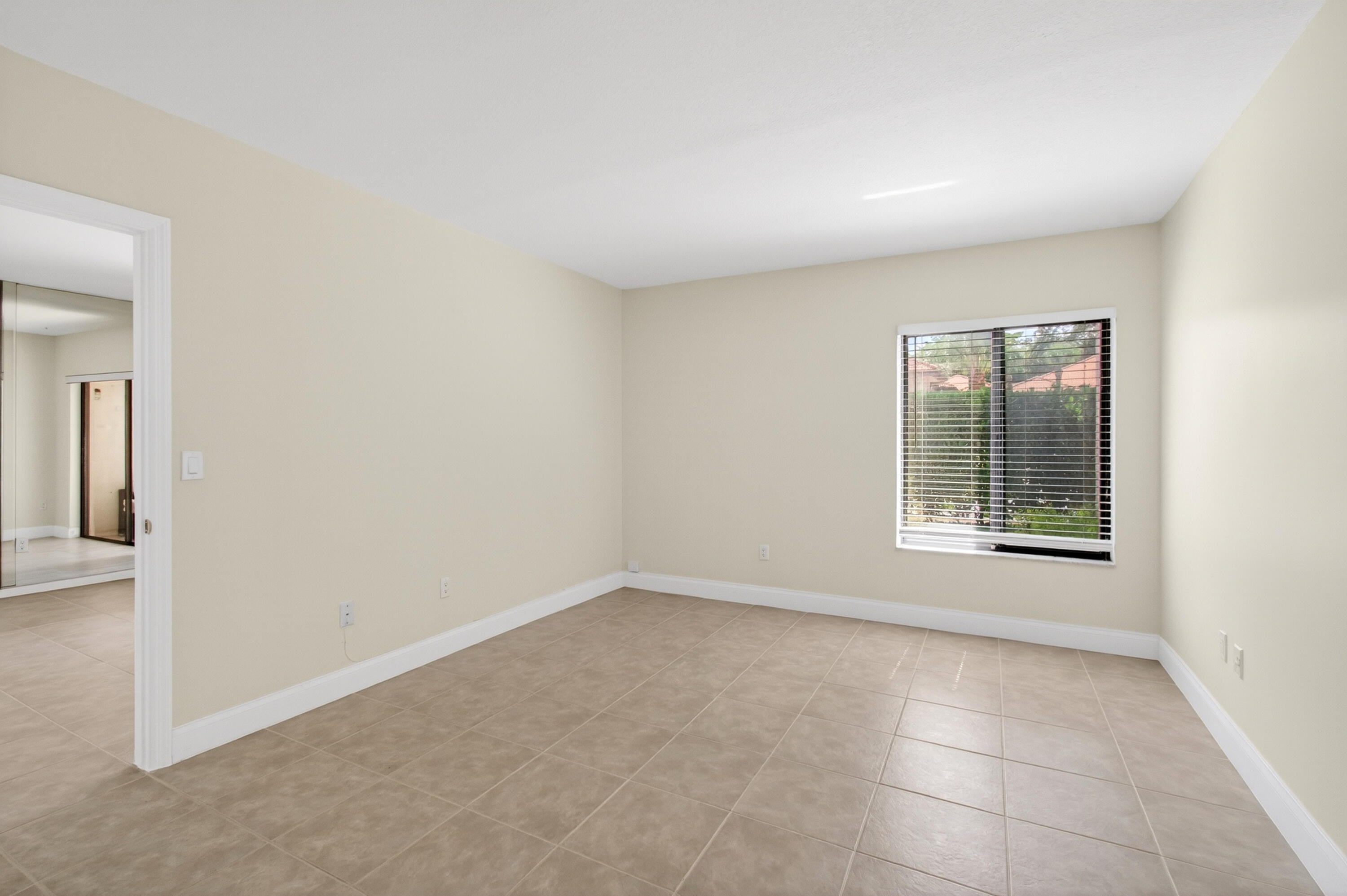 351 Club Circle 101 Property Photo 38