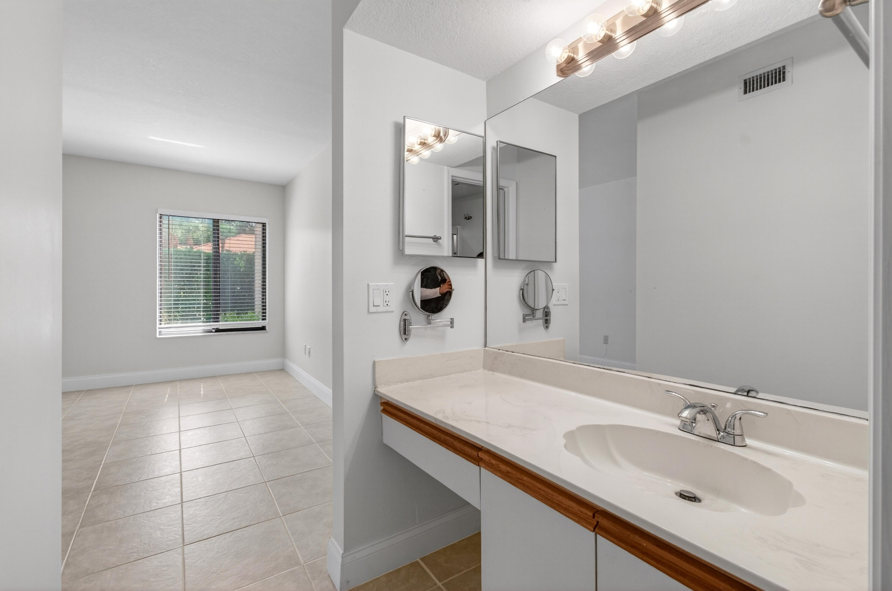 351 Club Circle 101 Property Photo 44