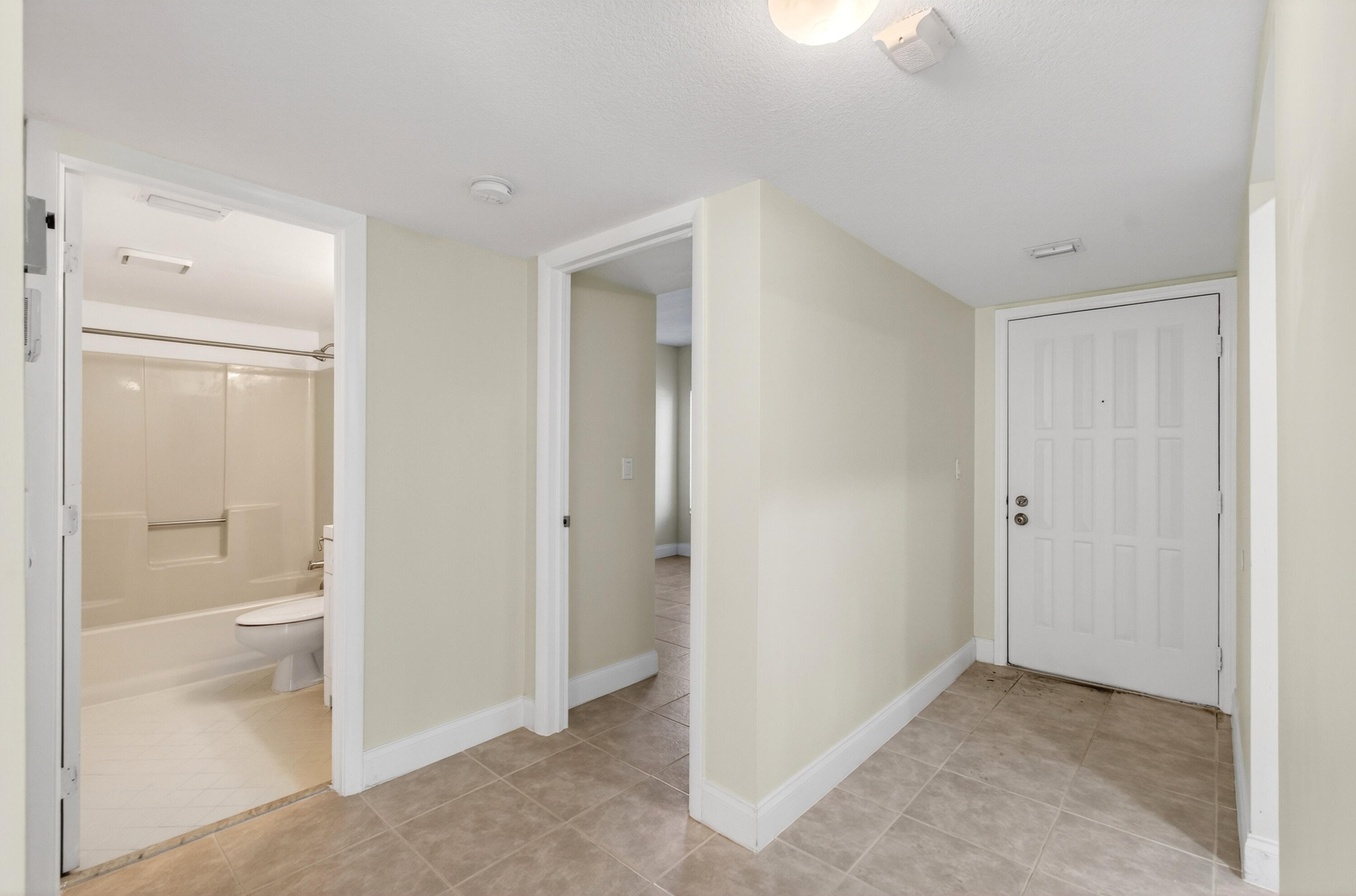 351 Club Circle 101 Property Photo 15