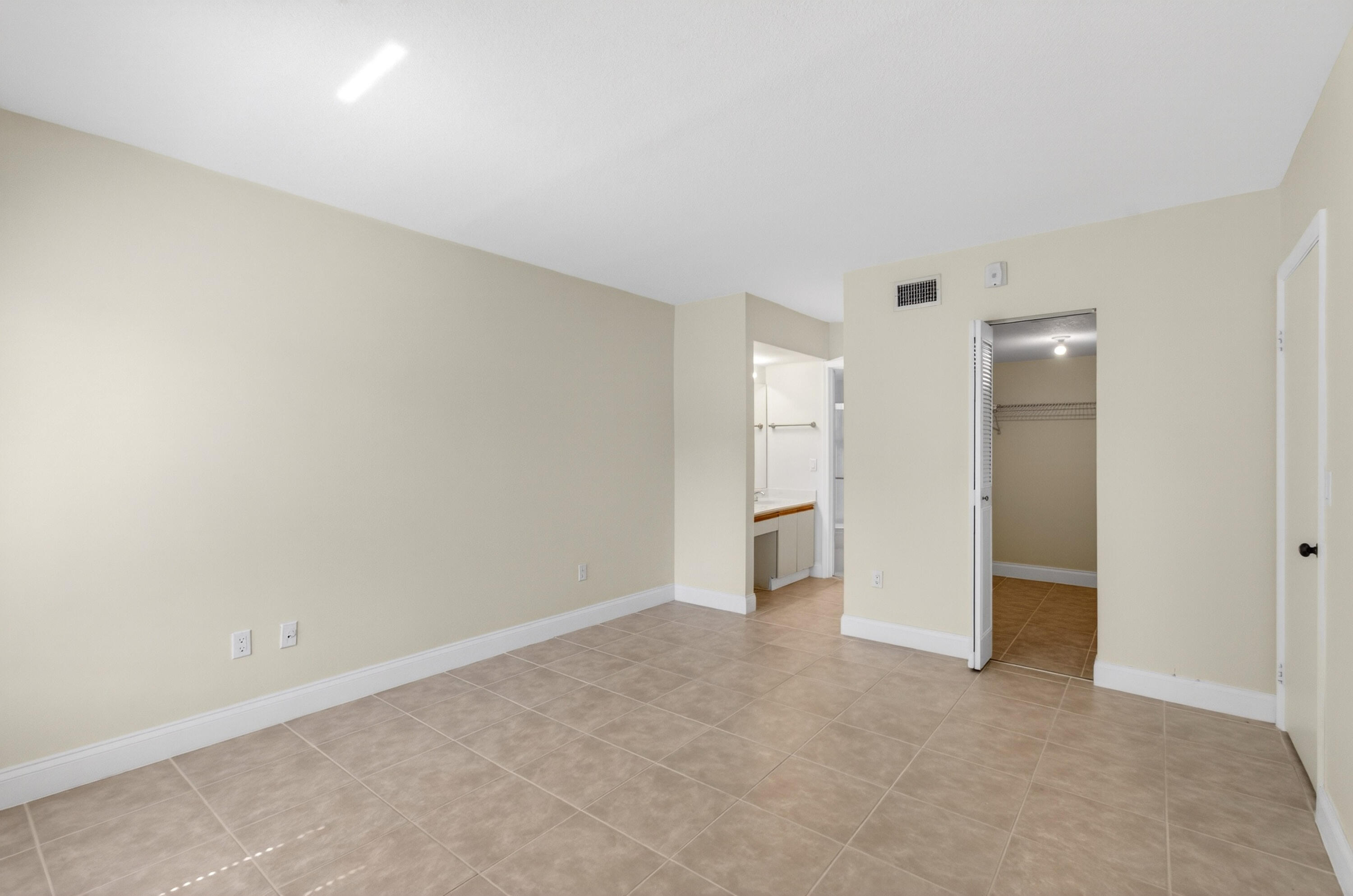351 Club Circle 101 Property Photo 40
