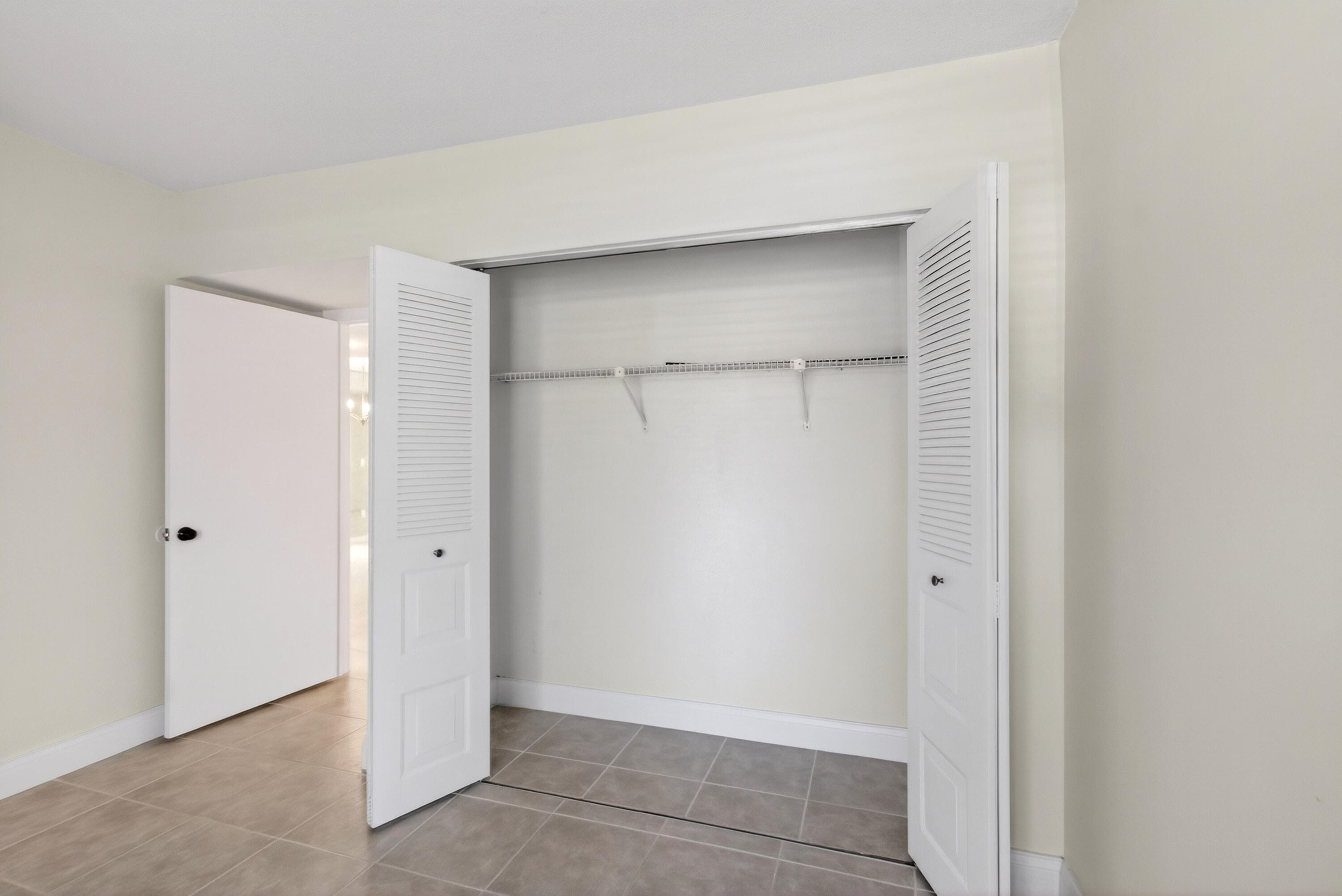 351 Club Circle 101 Property Photo 48