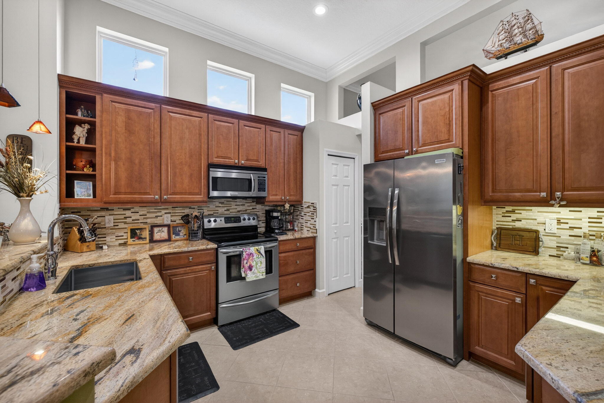 8949 Champions Way Property Photo 12