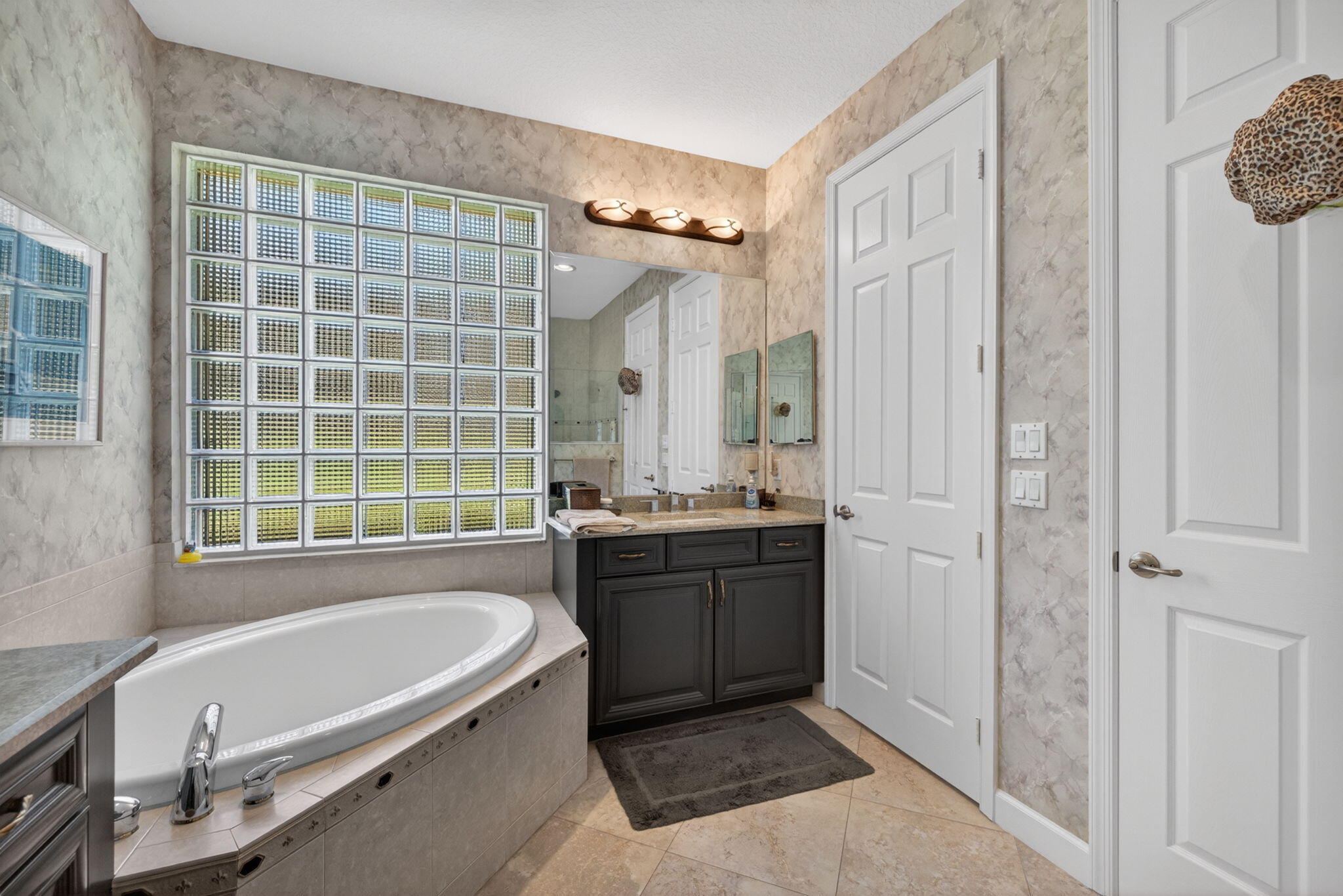 8949 Champions Way Property Photo 27