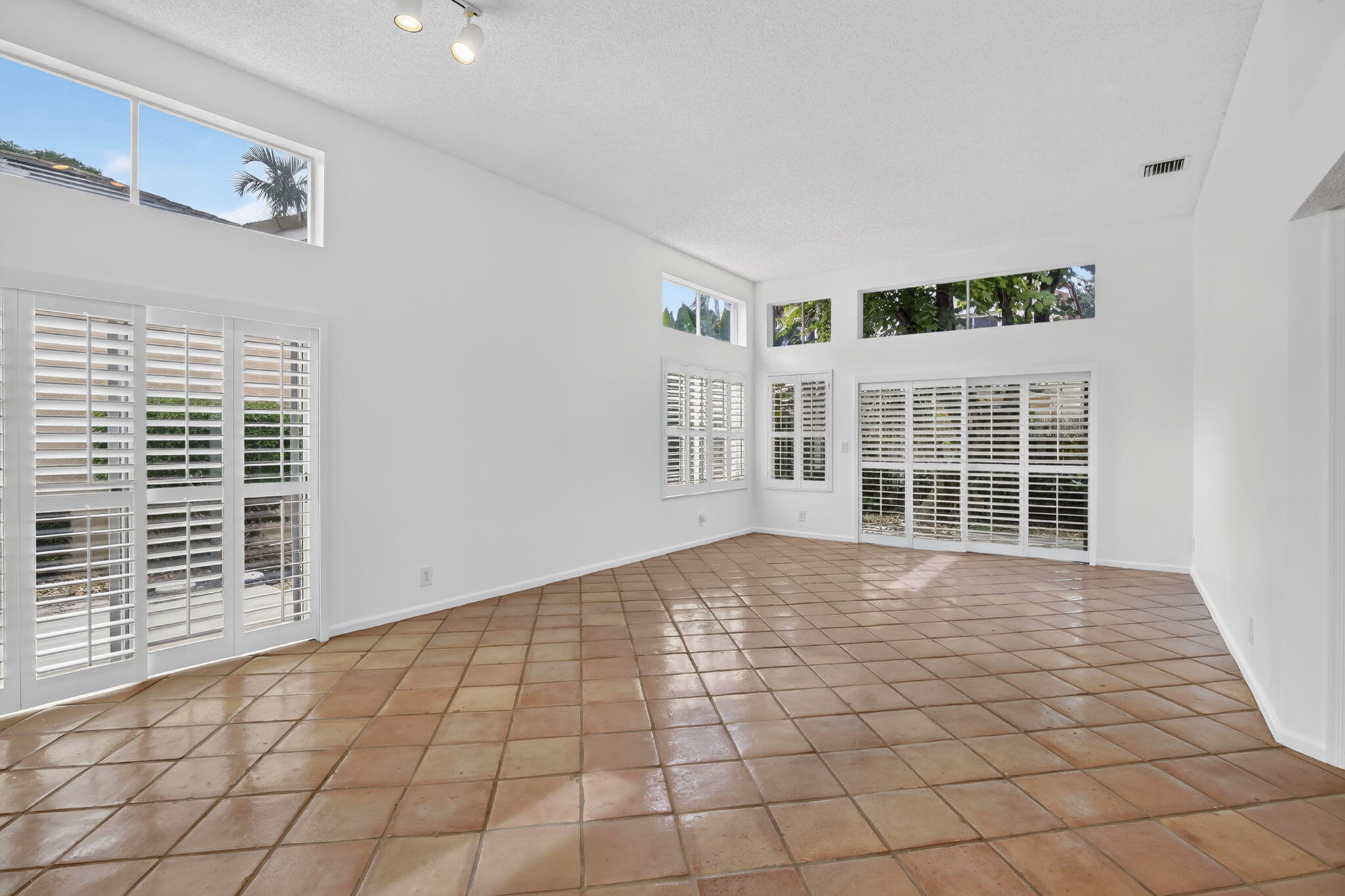 10124 Nw 4th Street Property Photo 8