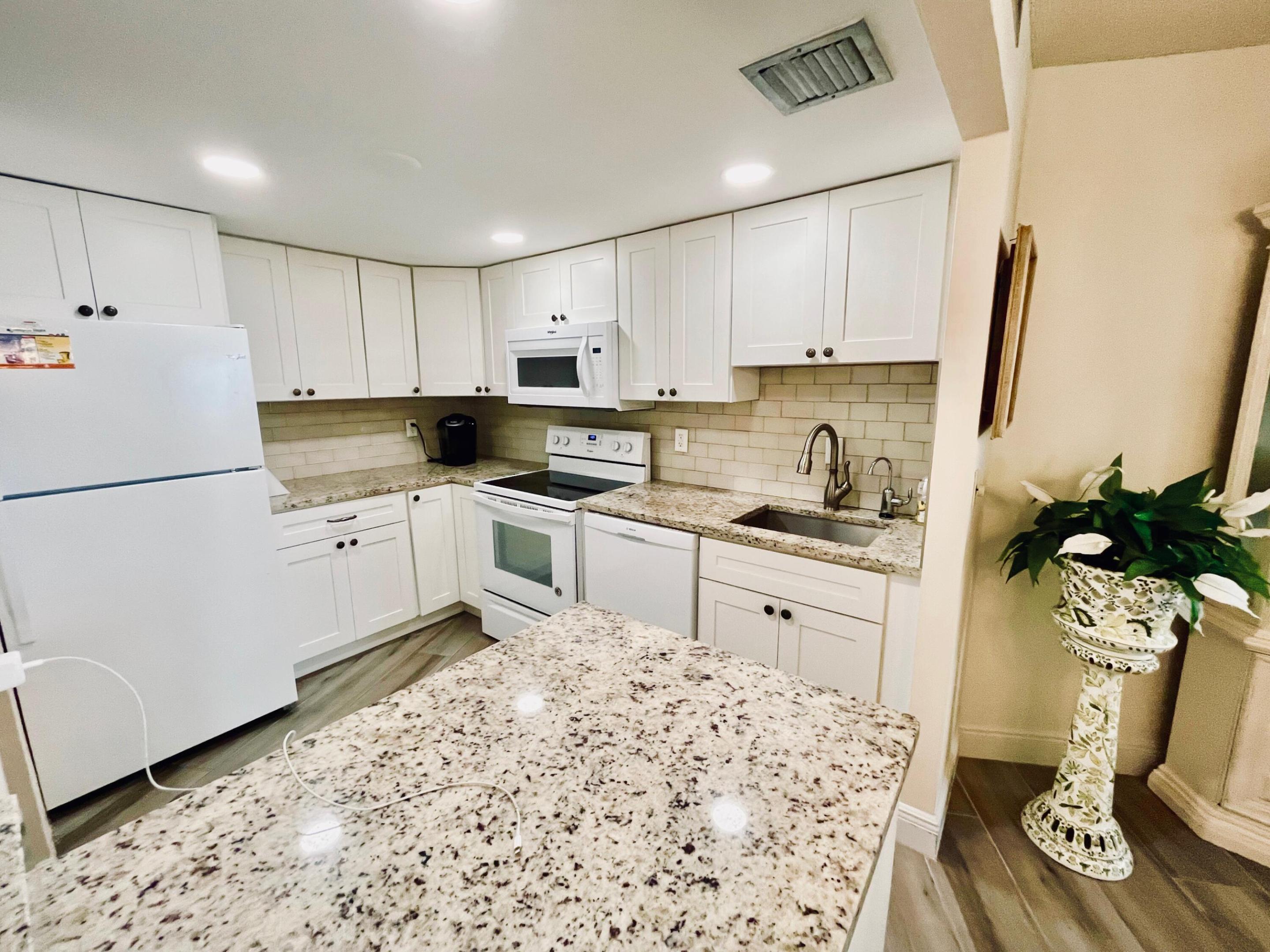2800 N Ocean Drive A-16d Property Photo 17