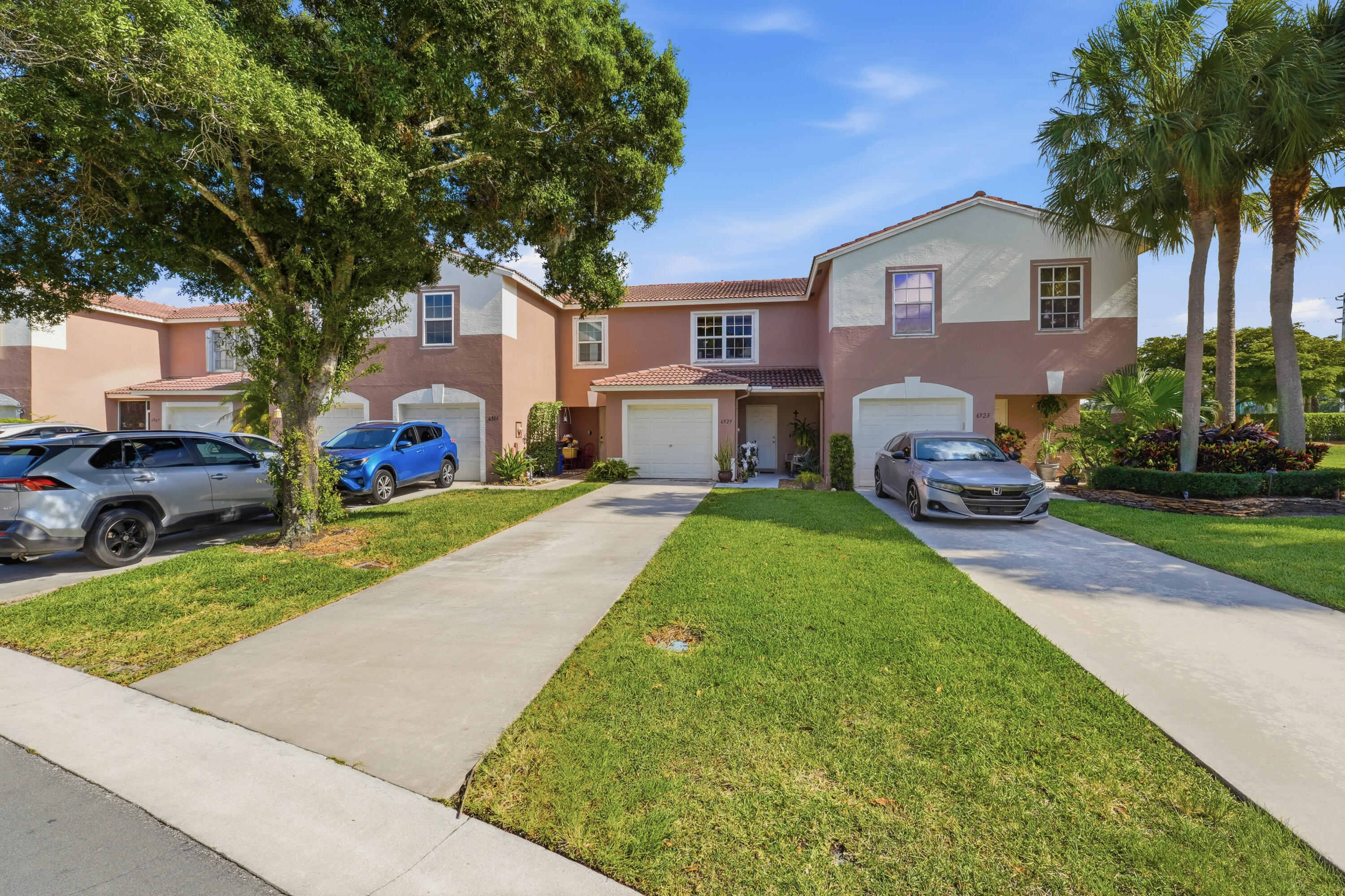 6929 Willow Creek Run Property Photo 1