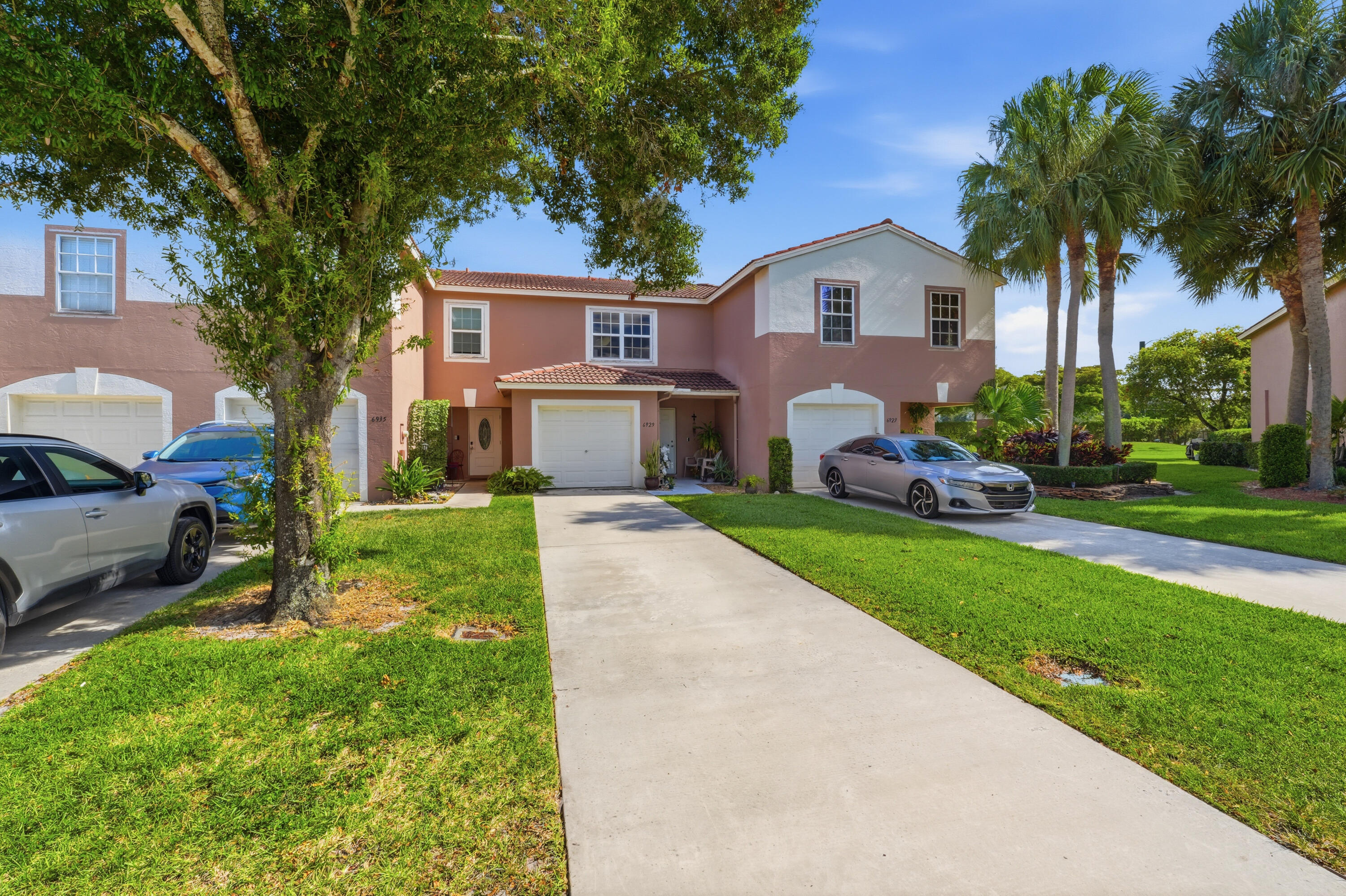 6929 Willow Creek Run Property Photo 2