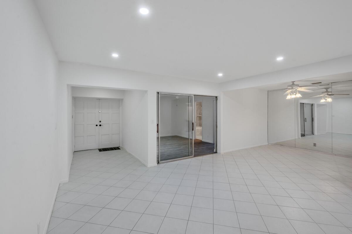 4704 Queen Palm Lane Property Photo 4