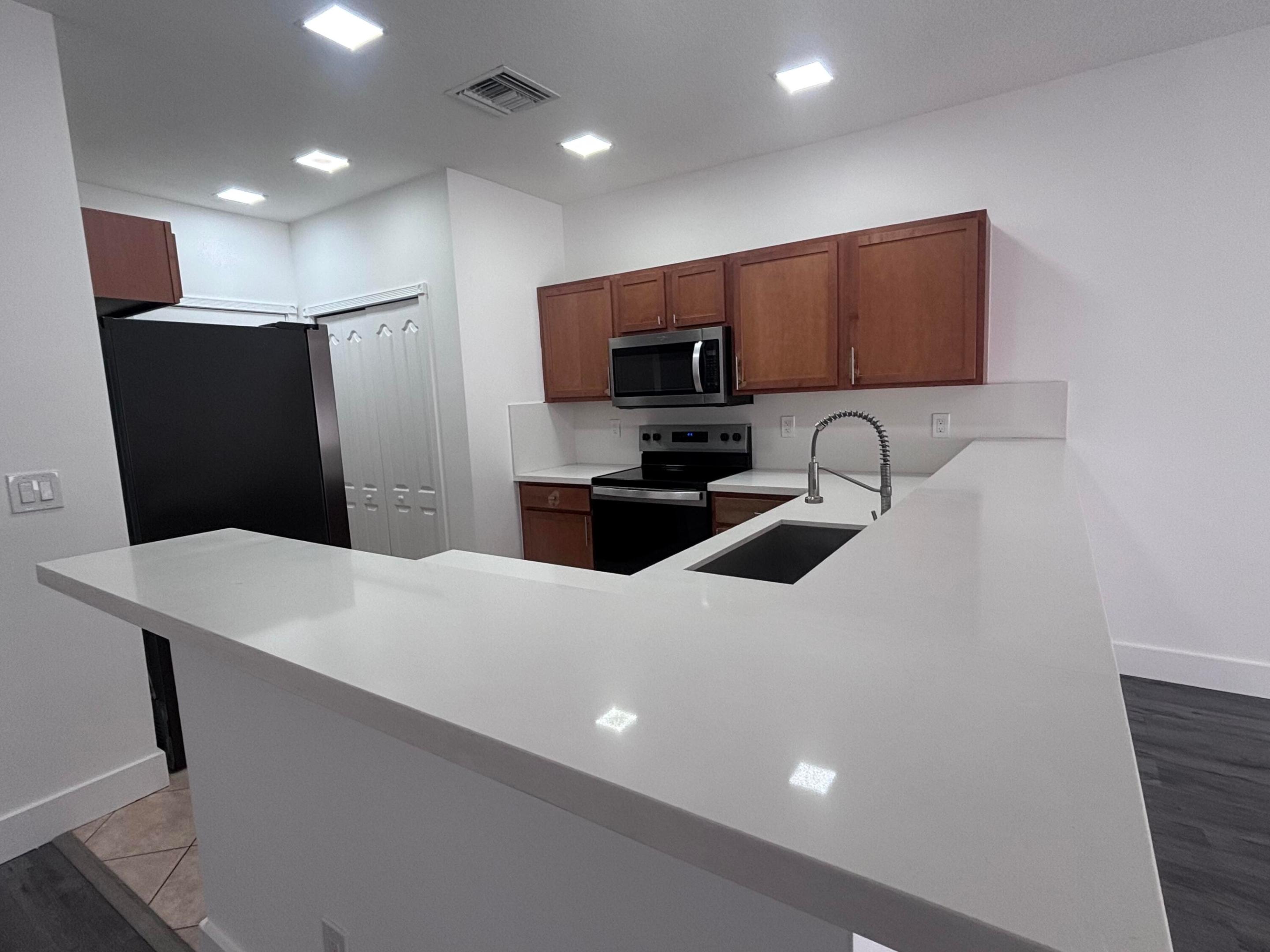3904 Sabal Way Property Photo 4