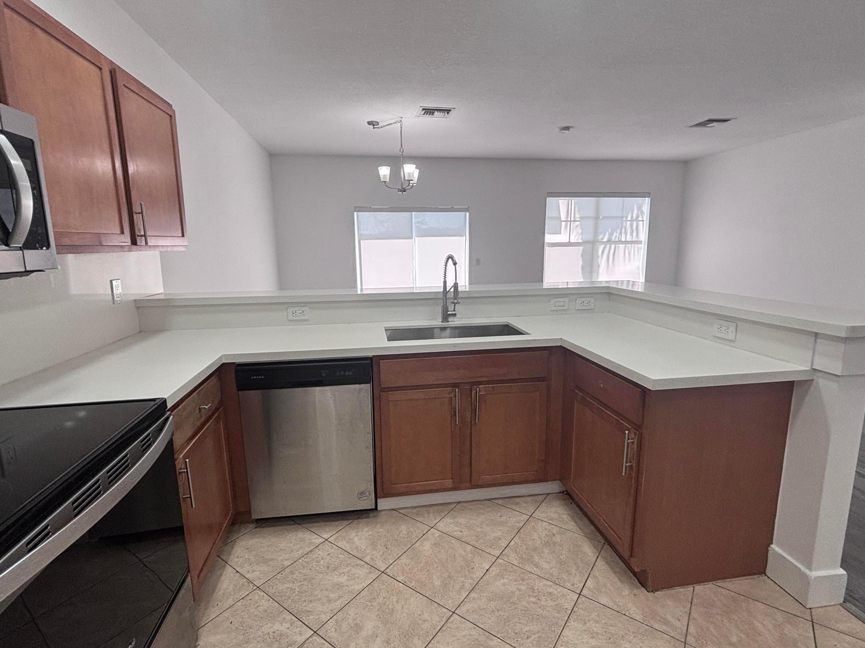 3904 Sabal Way Property Photo 5