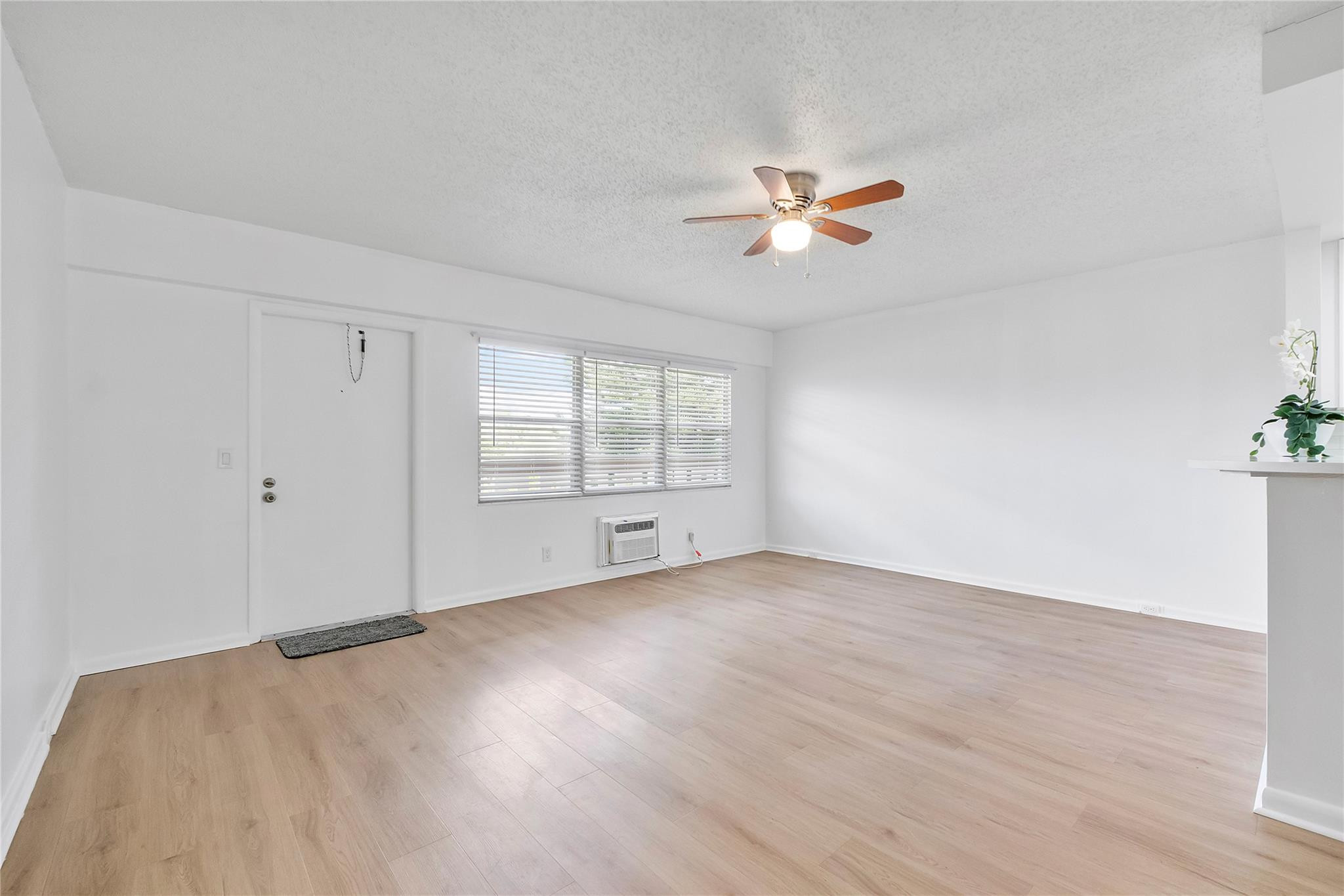 457 Mansfield 457 Property Photo 3