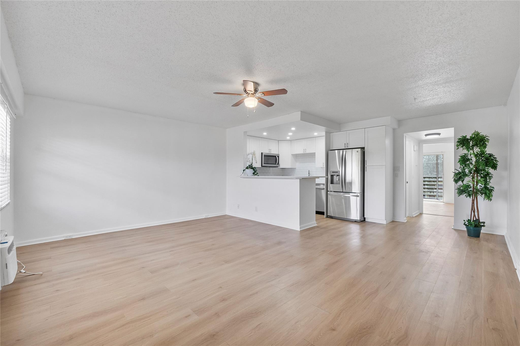 457 Mansfield 457 Property Photo 4