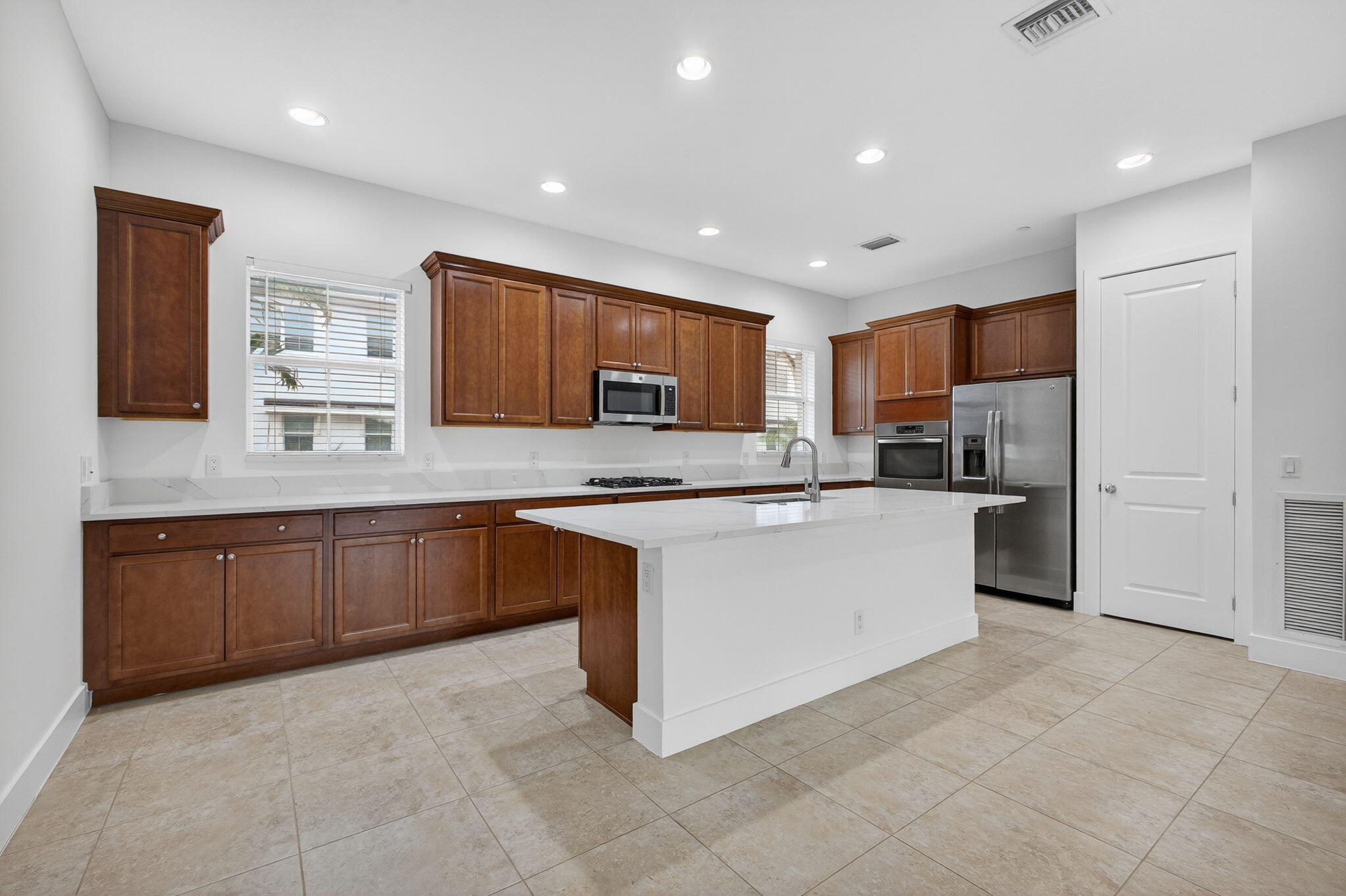 7089 Edison Place Property Photo 11
